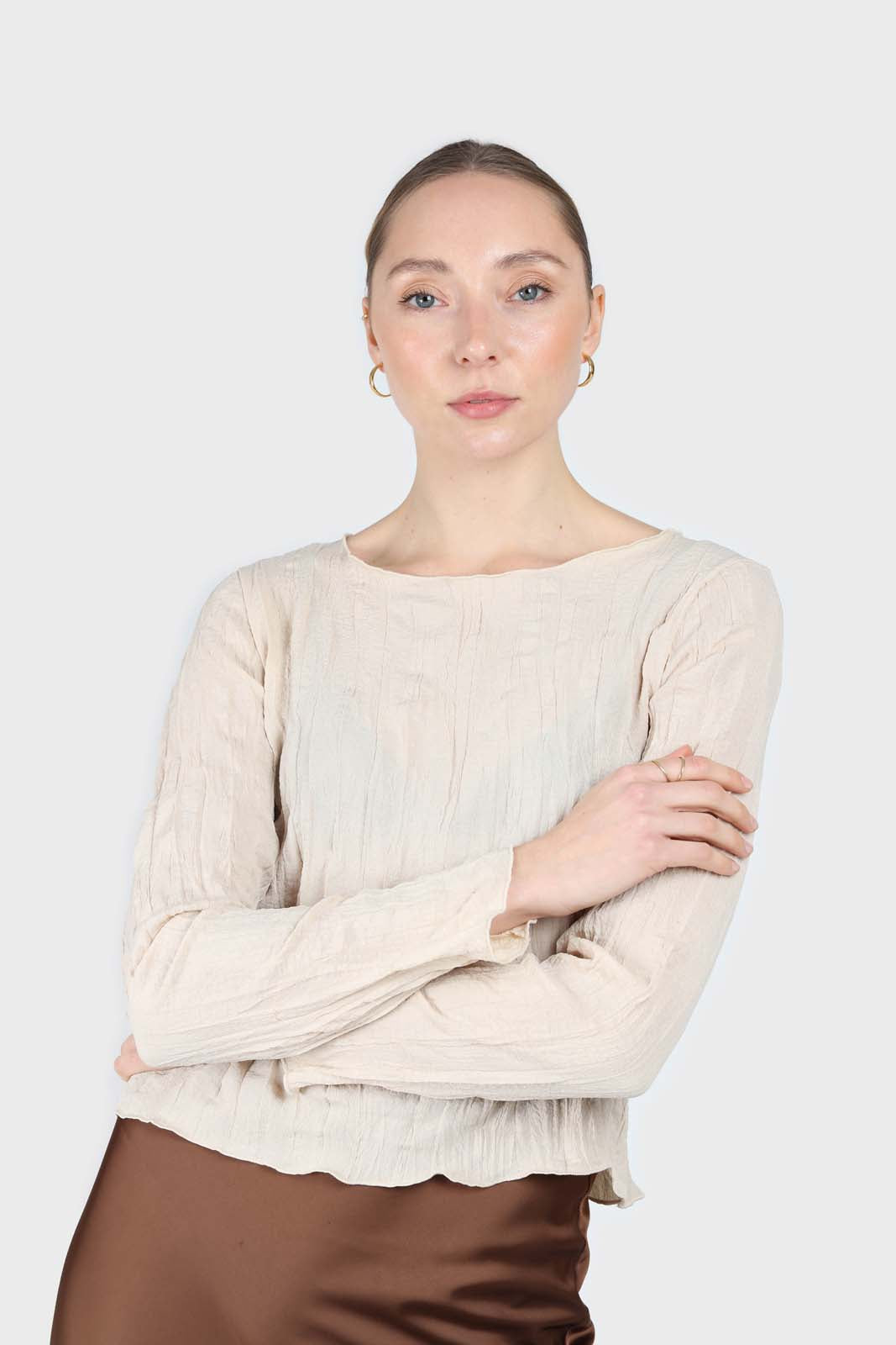 Beige wrinkled long sleeved top_2