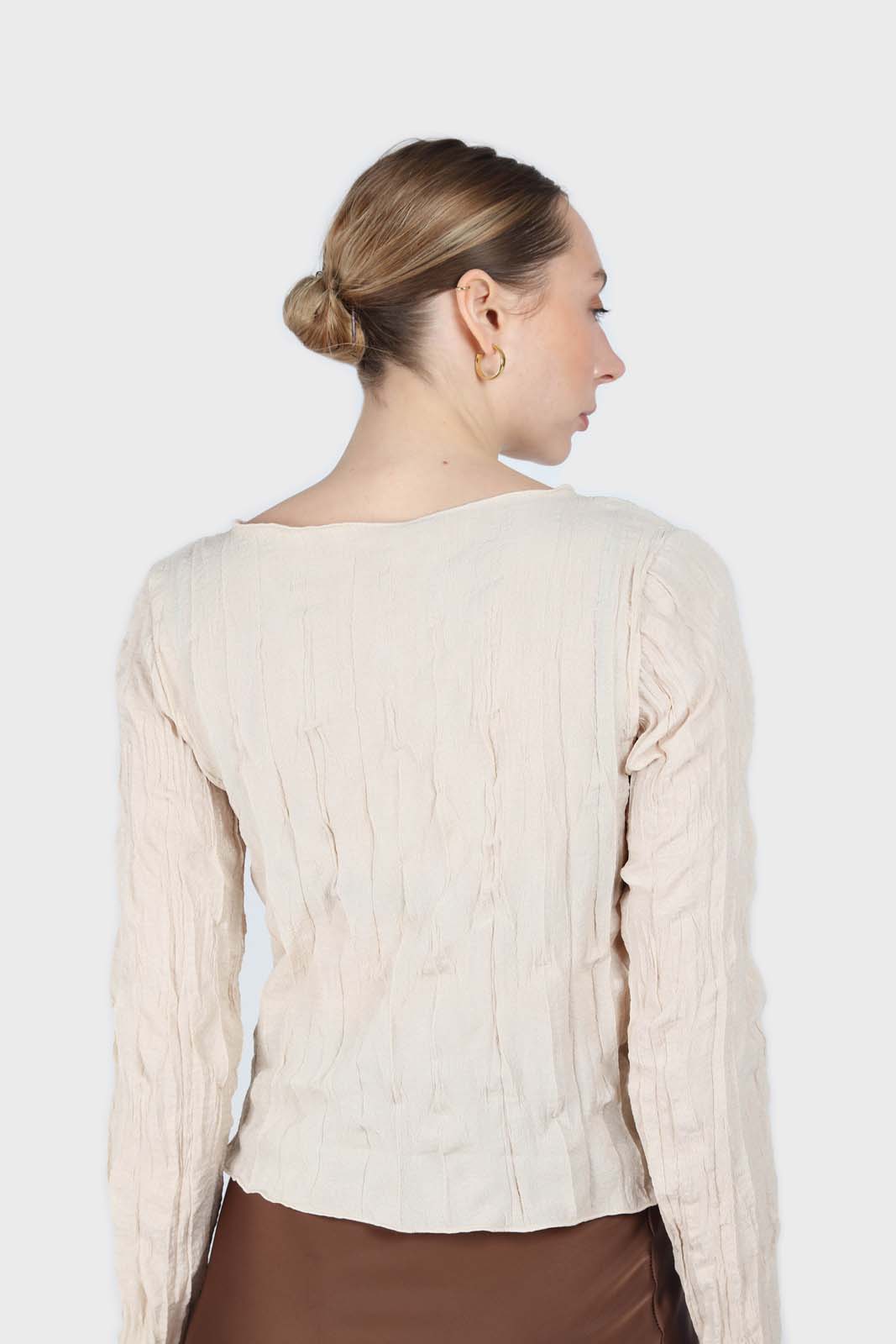 Beige wrinkled long sleeved top_3