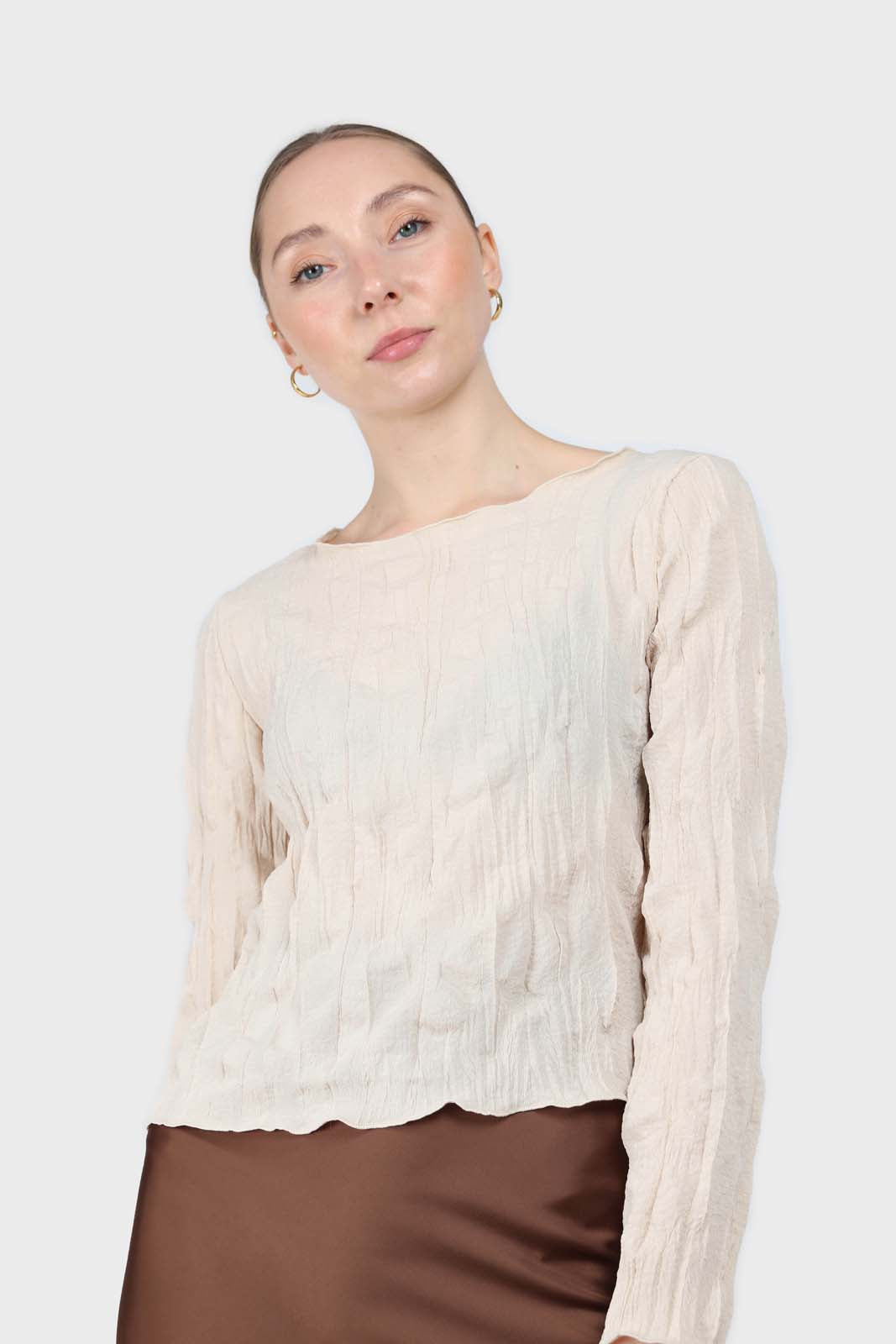 Beige wrinkled long sleeved top_5