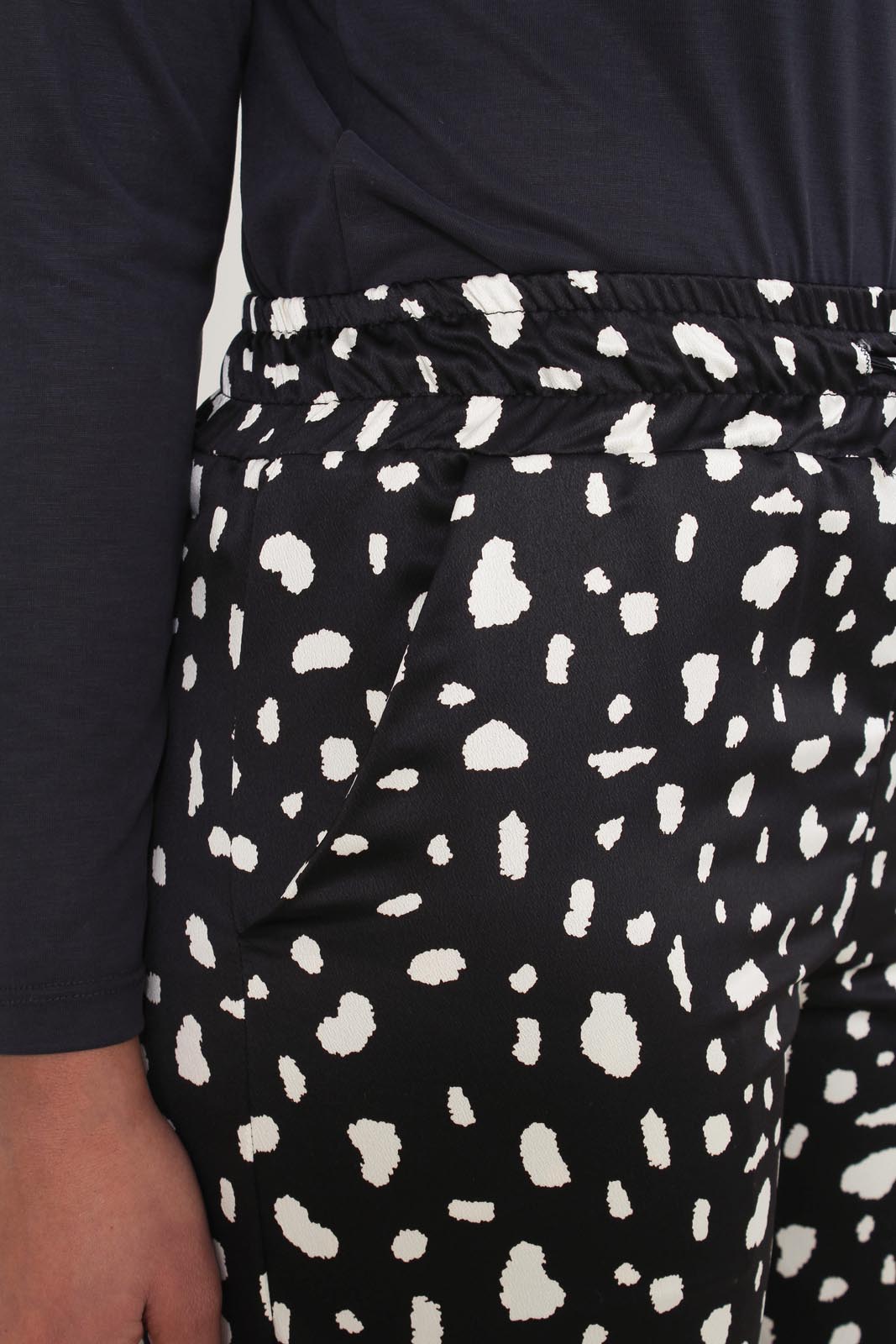 Black and white blotch print satin loose fit trousers_7