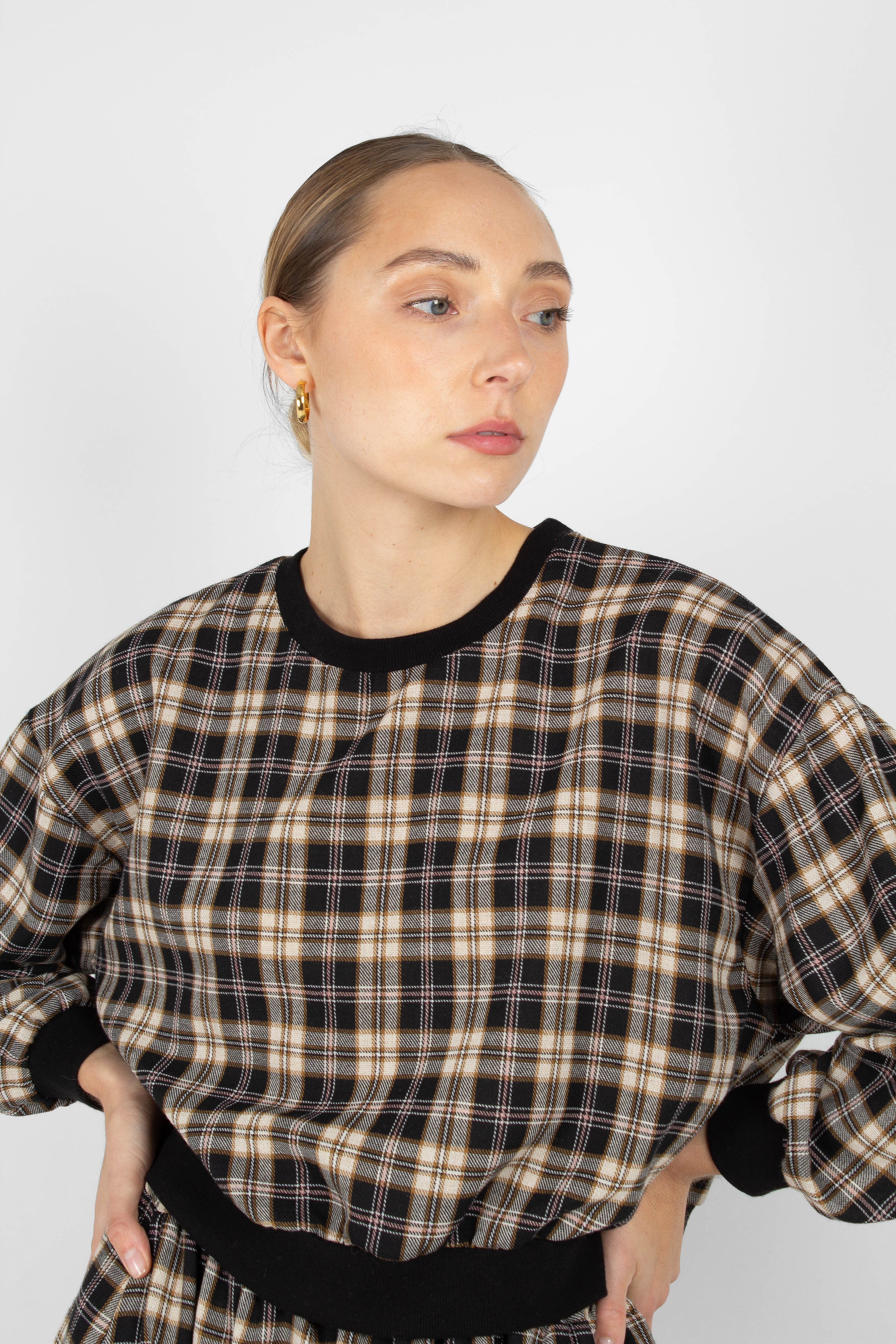 Black and beige checked sweatshirt_2