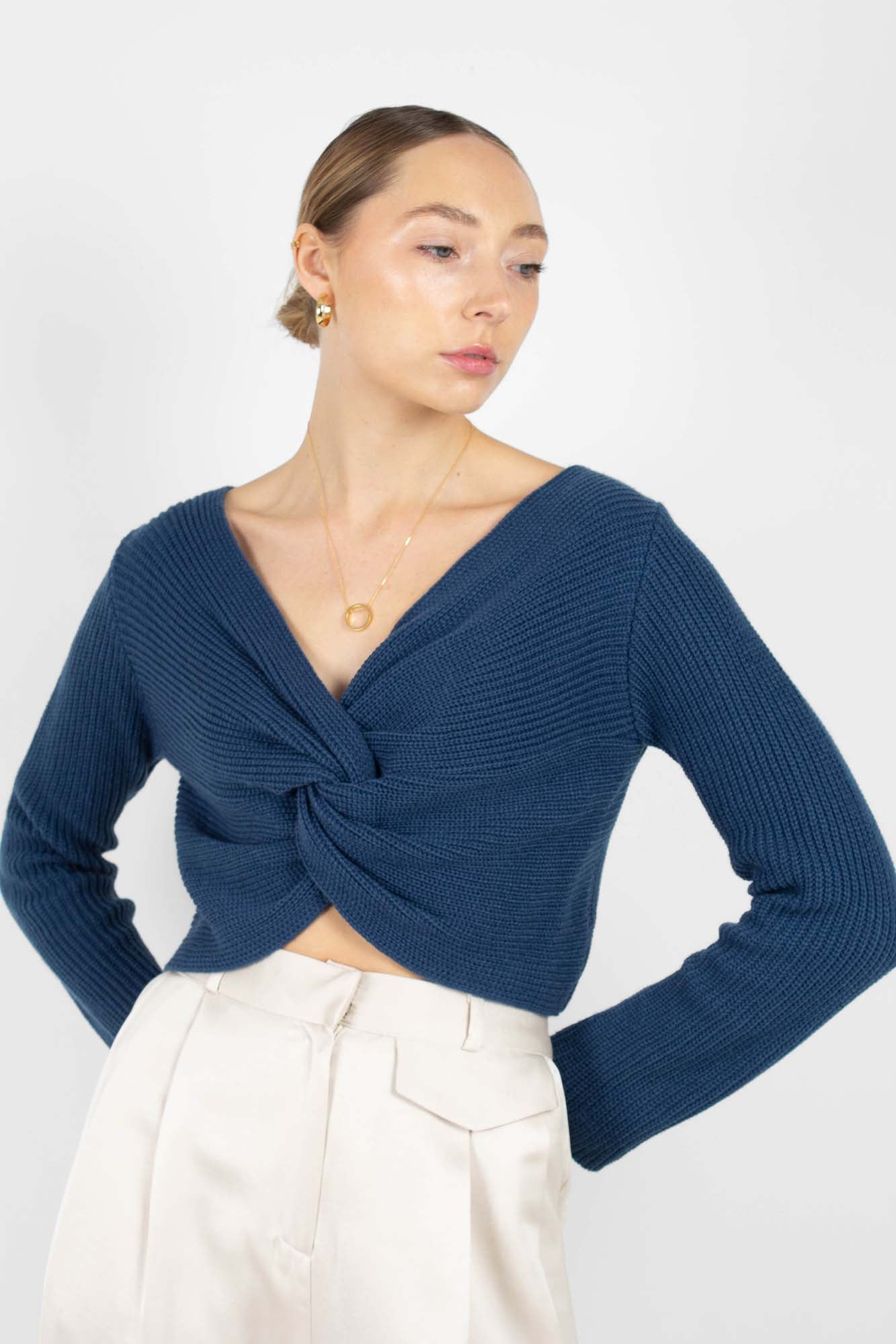 Dark blue twist front cropped knit top_4