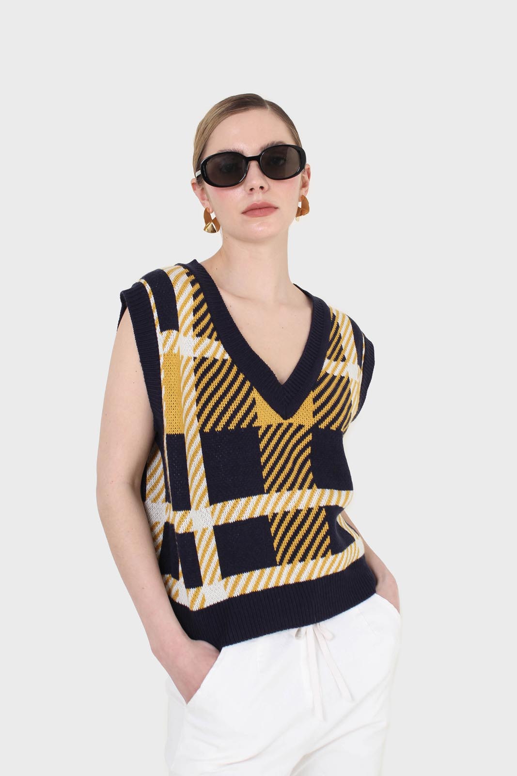 Navy and yellow plaid knit vest_6