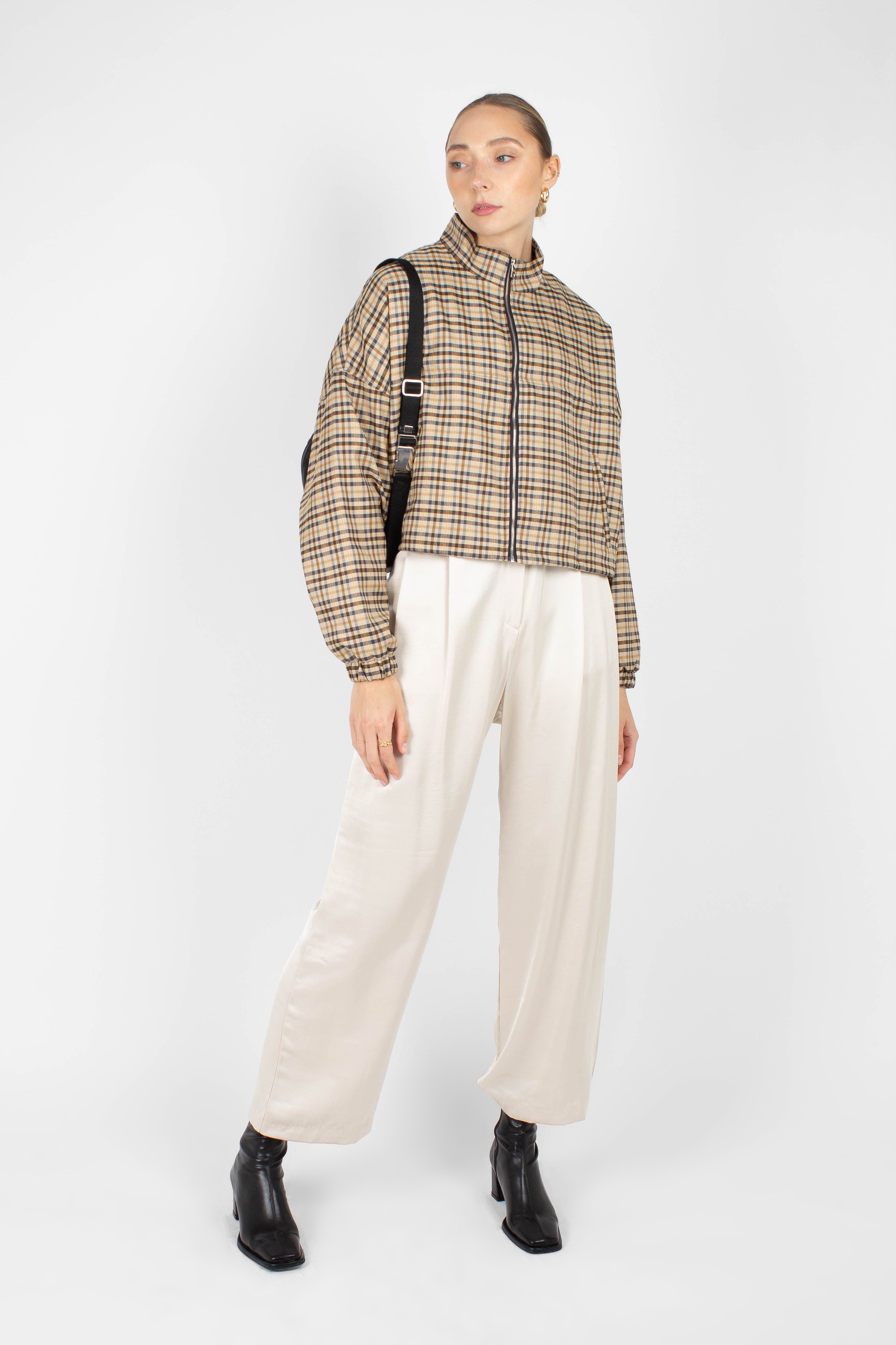 Beige checked zip up blouson jacket_5