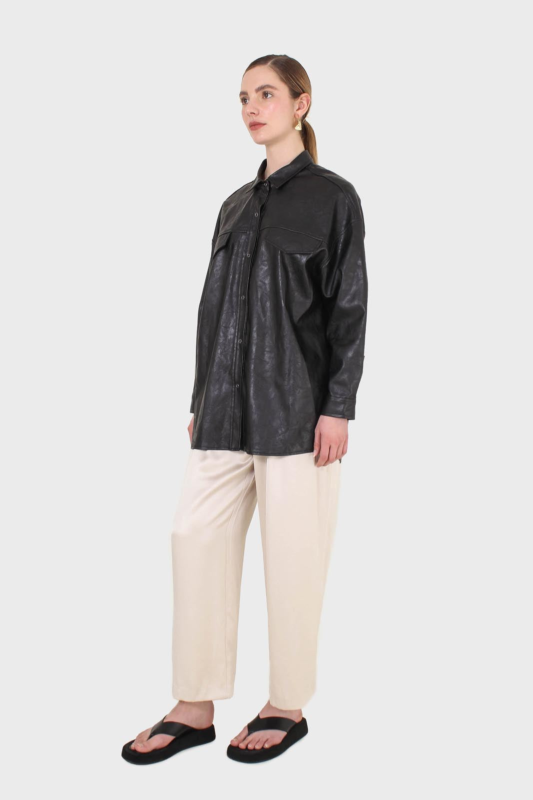 Black vegan leather belted shirt jacket_10