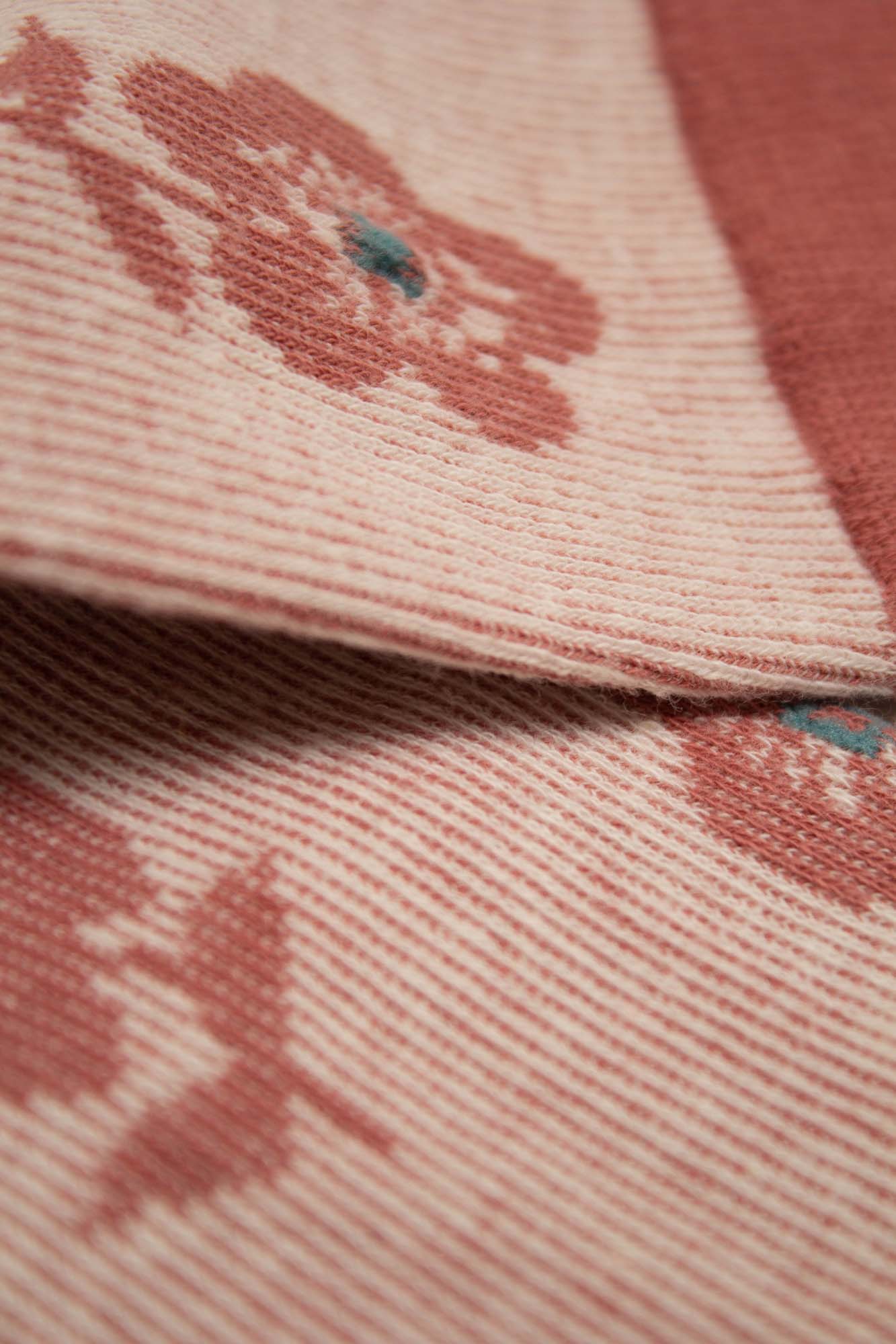 Pink jacquard flower socks_2