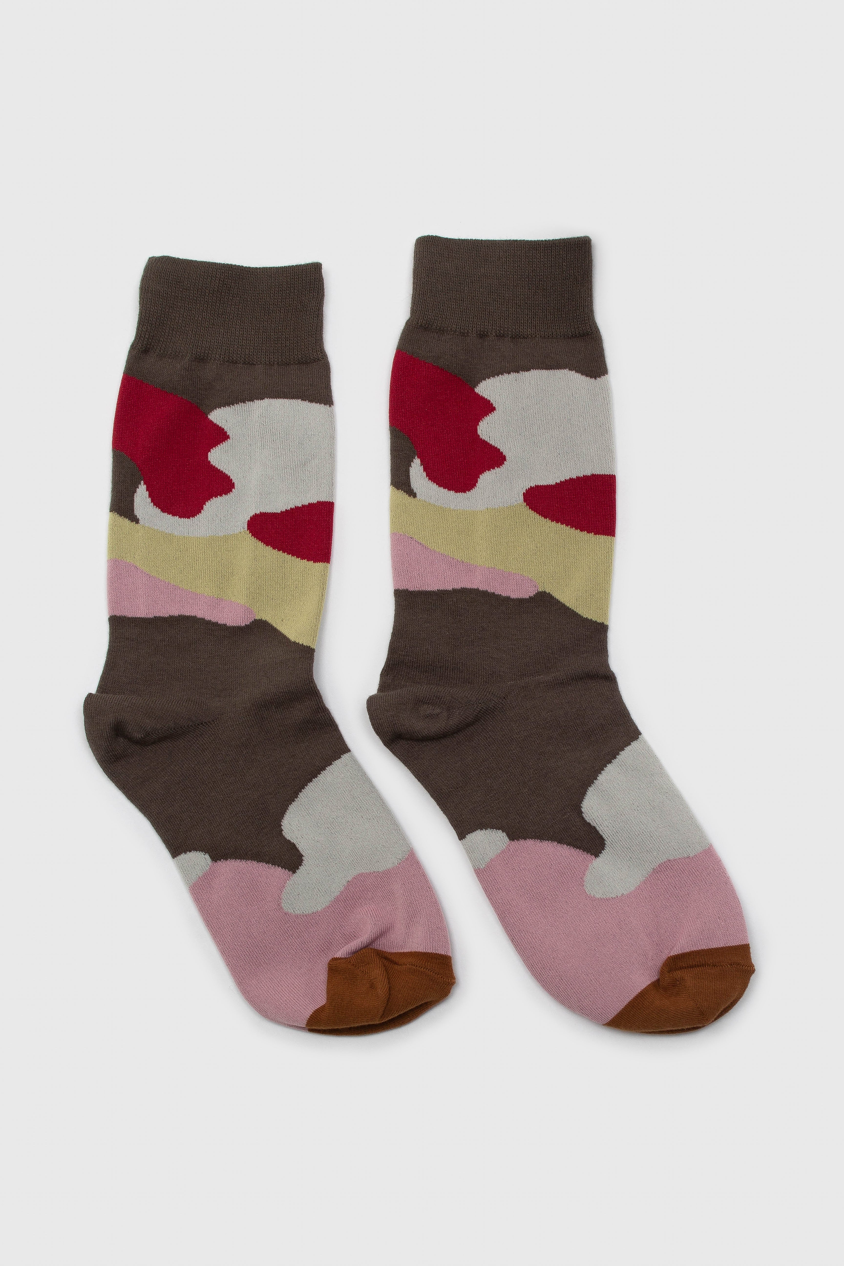Khaki and red abstract print socks_4