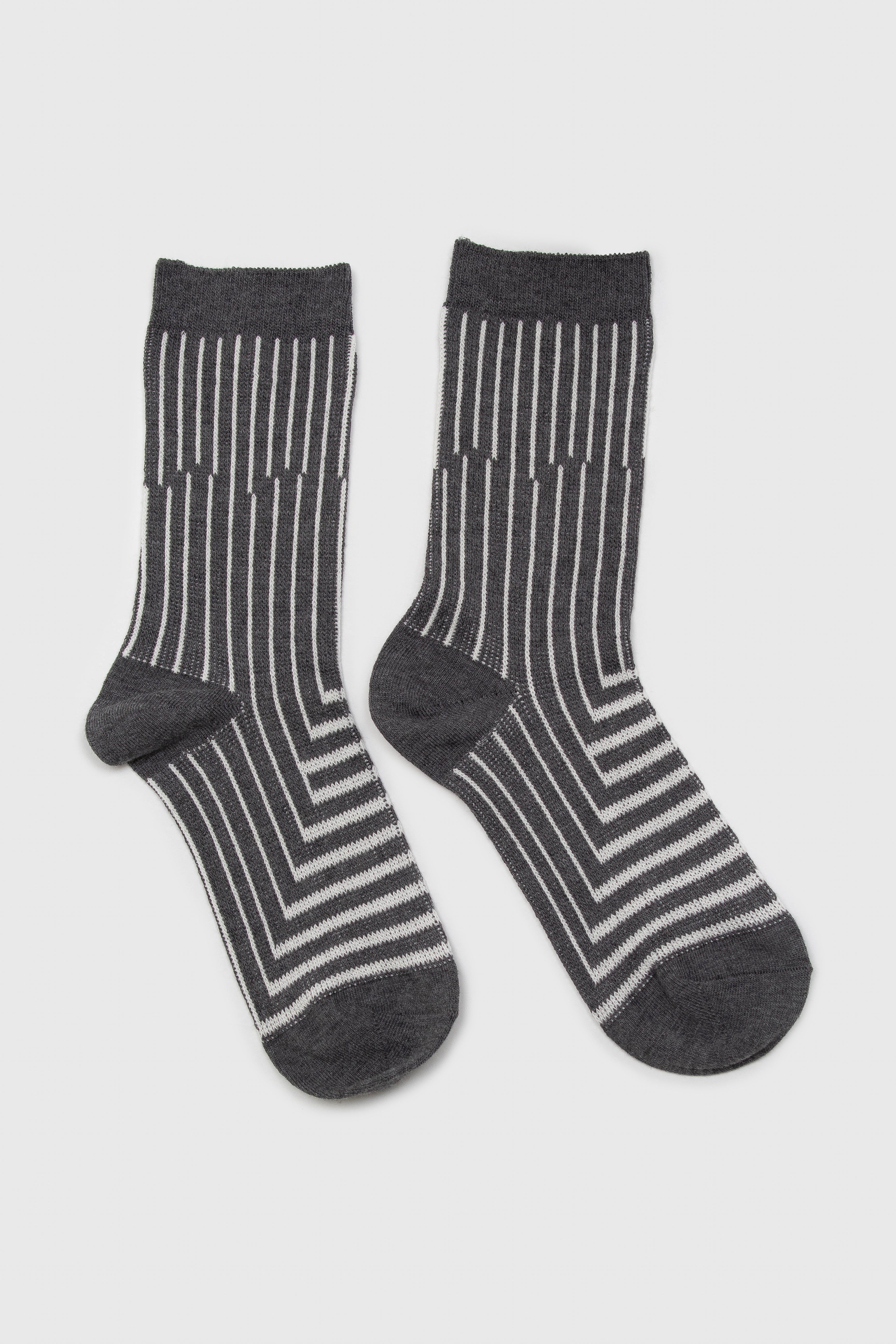 Charcoal and white geometric socks_4