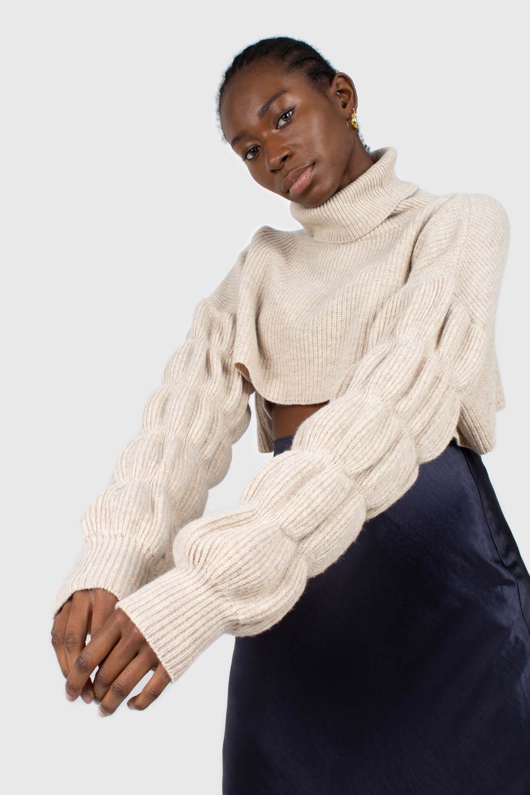 Beige balloon sleeved cropped wool blend turtleneck top_3