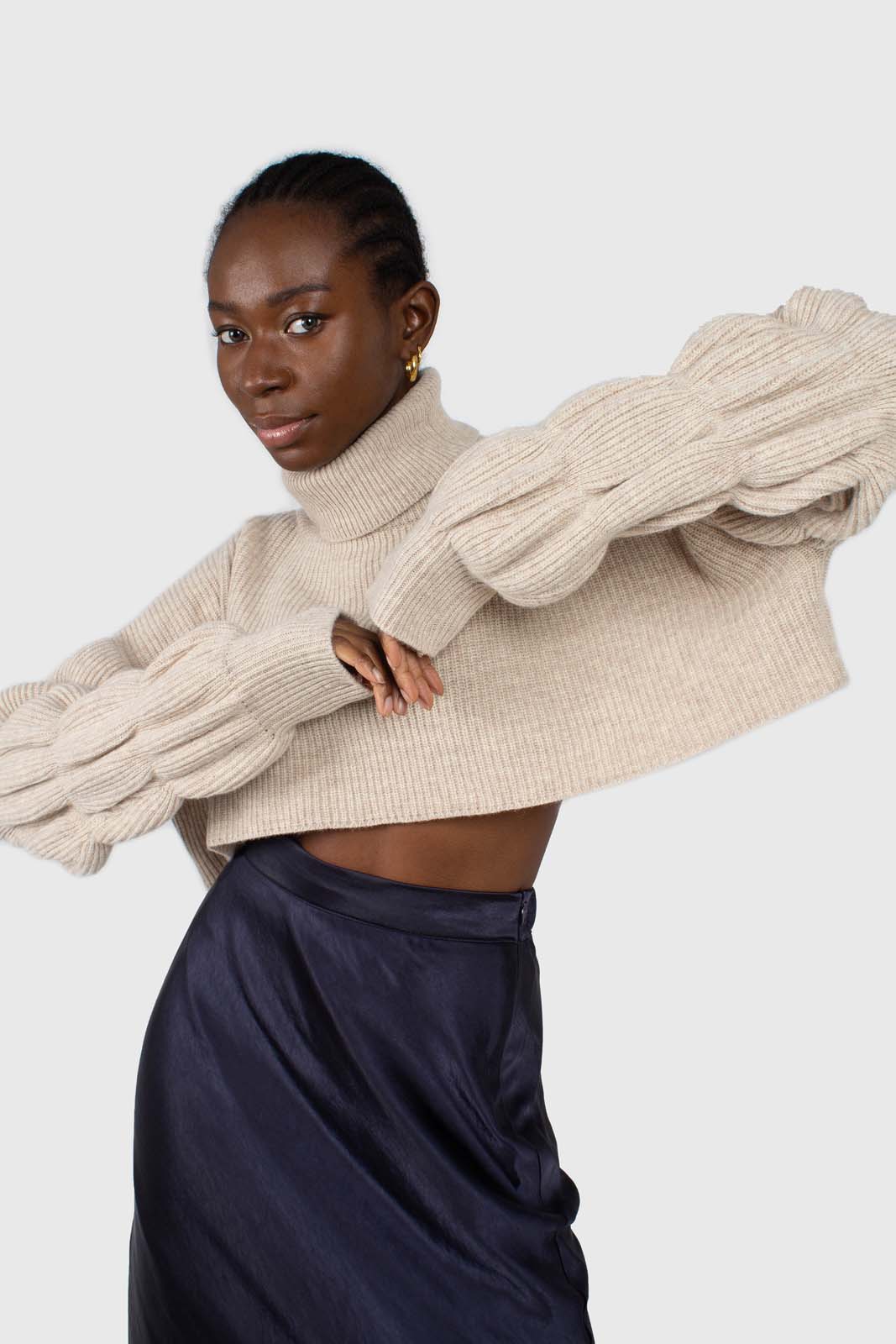 Beige balloon sleeved cropped wool blend turtleneck top_6