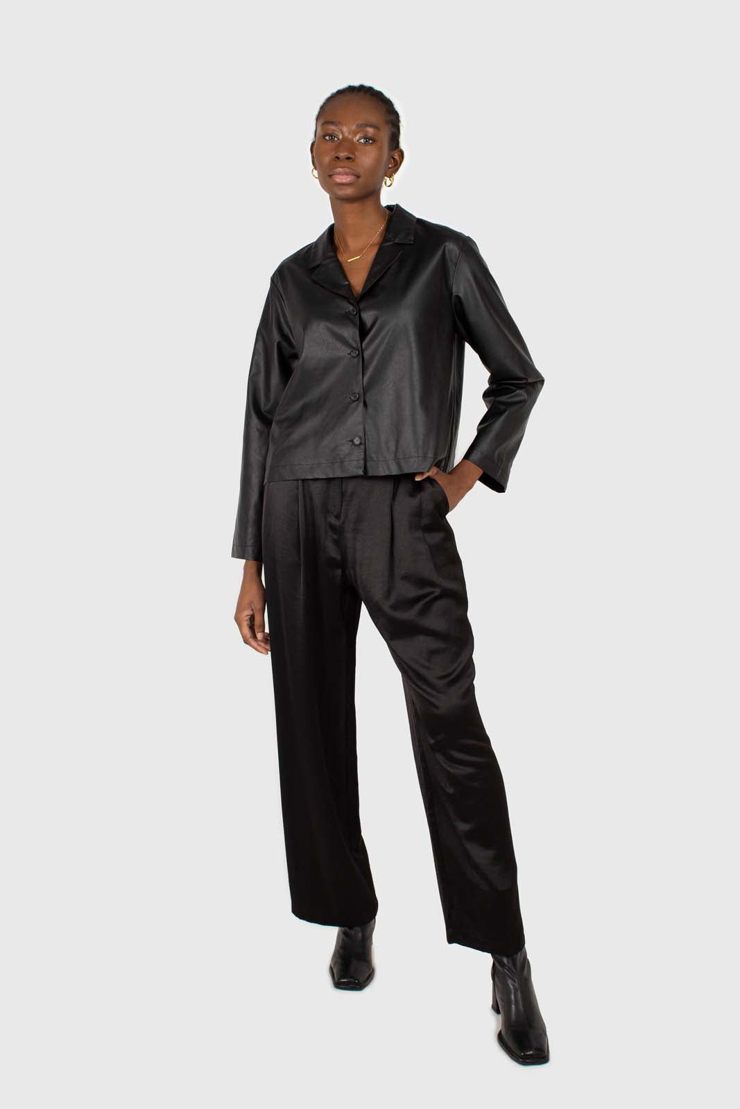 Black vegan leather short shirt jacket_2