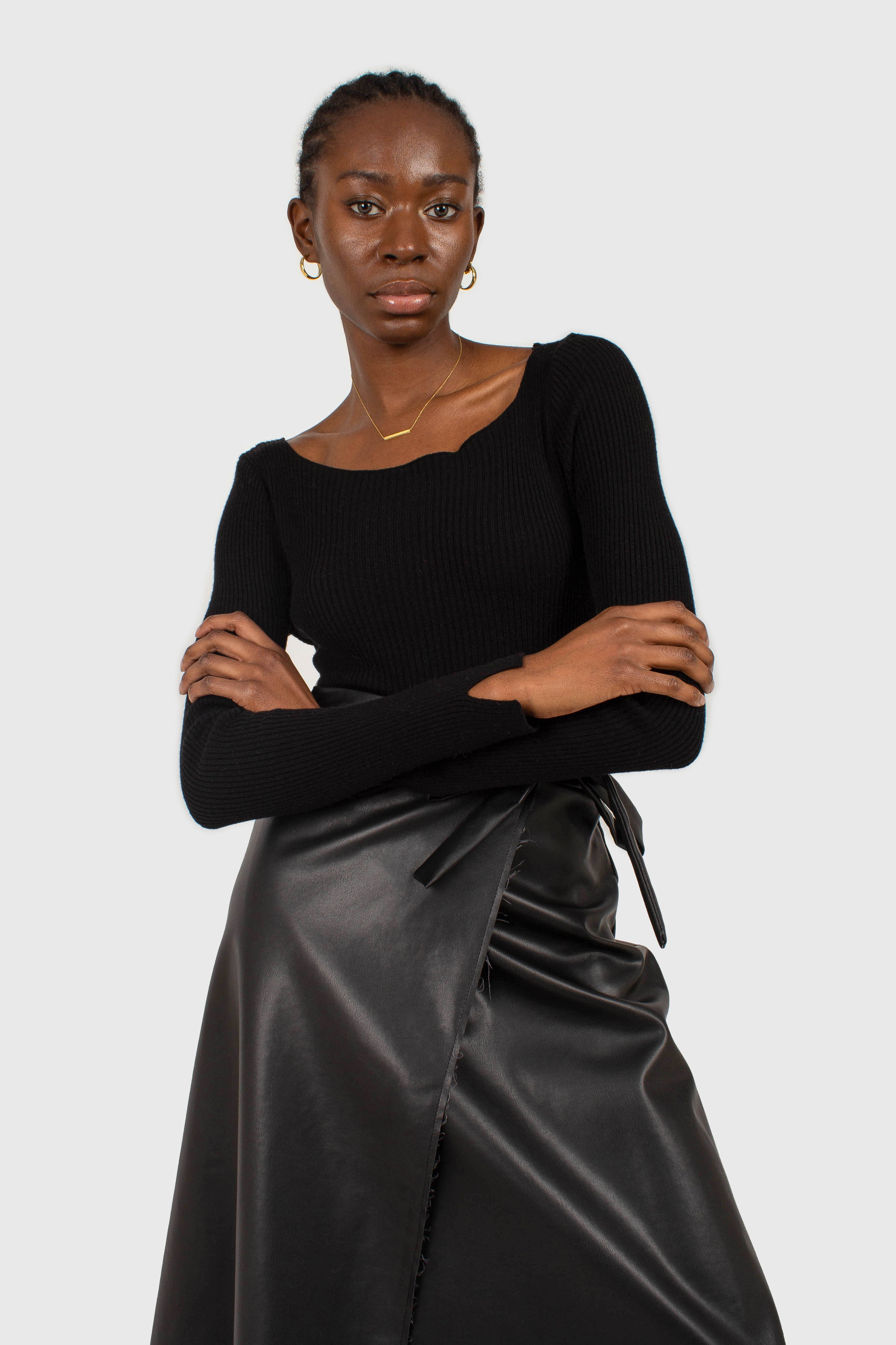 Black cascading hole square neck knit top_12