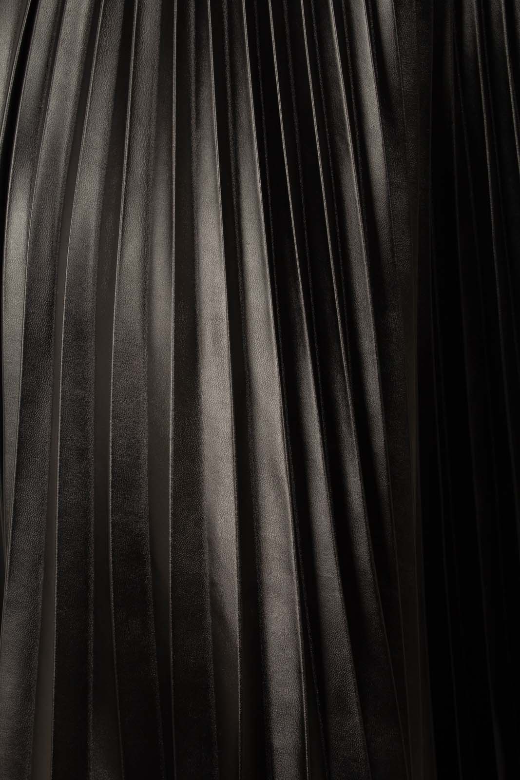 Black vegan leather pleated midi skirt_2