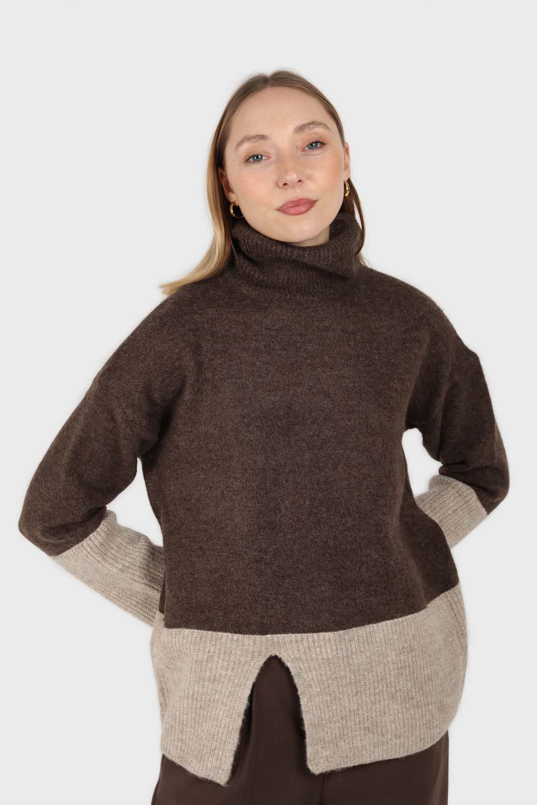 Brown and beige colorblock front slit jumper_3