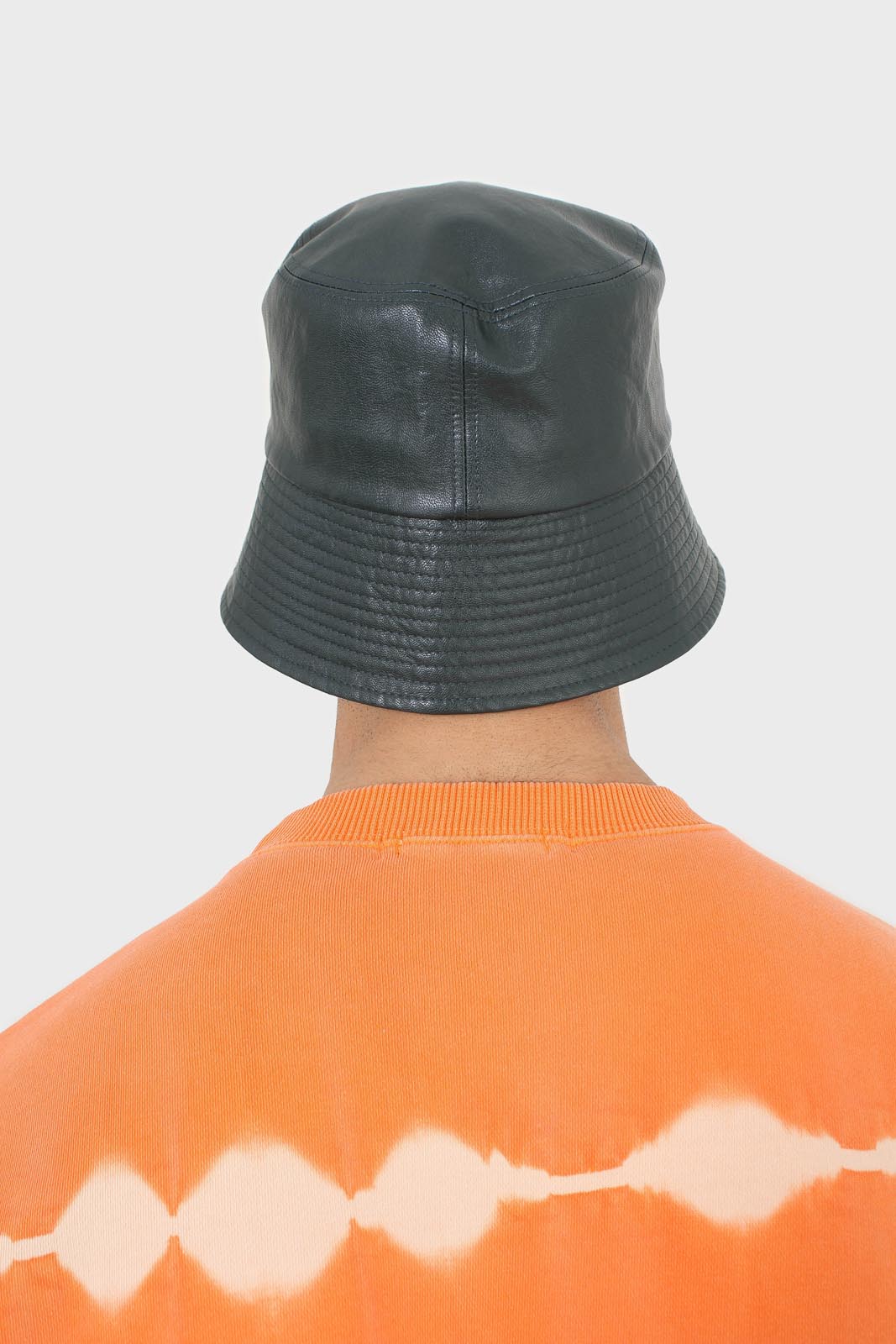 Green vegan leather bucket hat_3