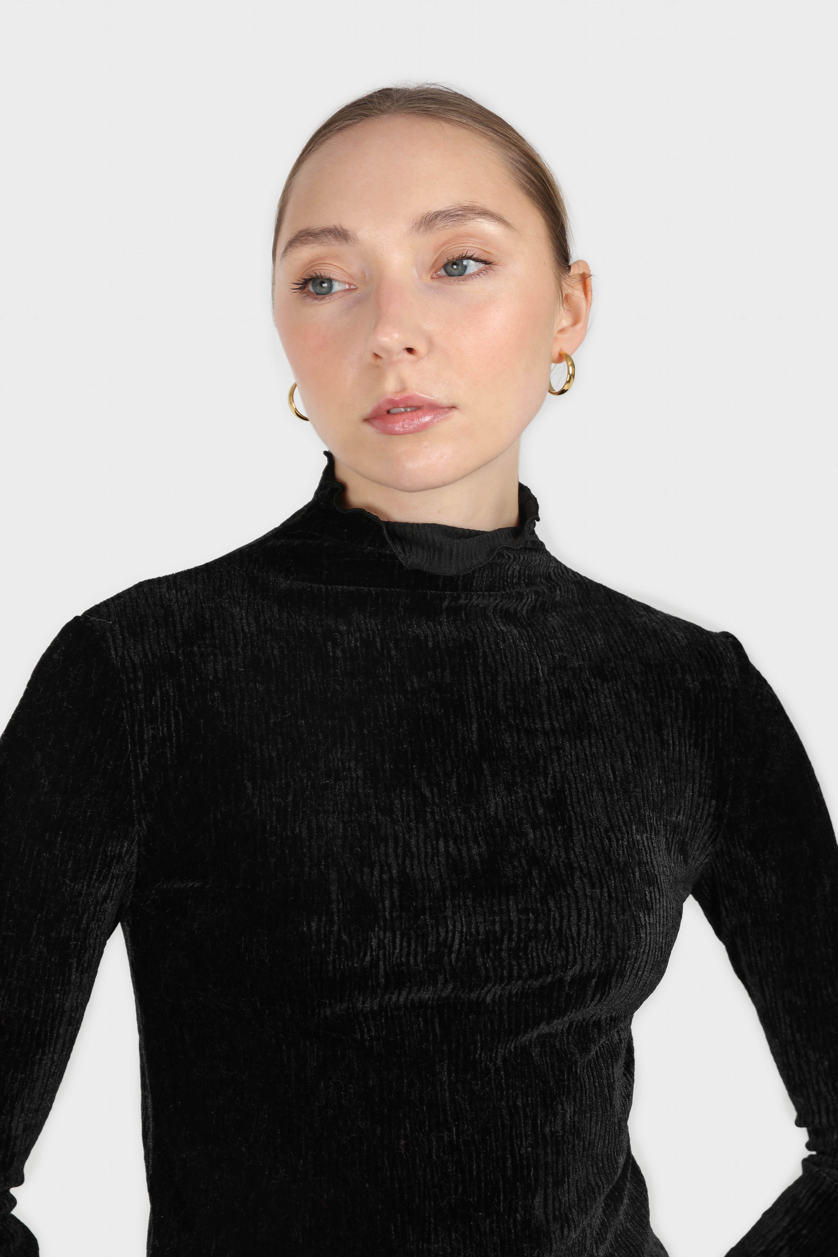 Black wrinkle velvet turtleneck top_10