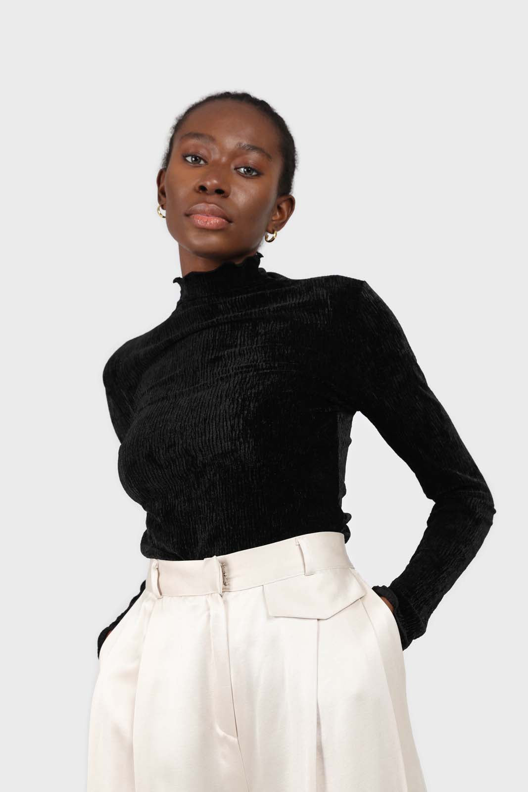 Black wrinkle velvet turtleneck top_17