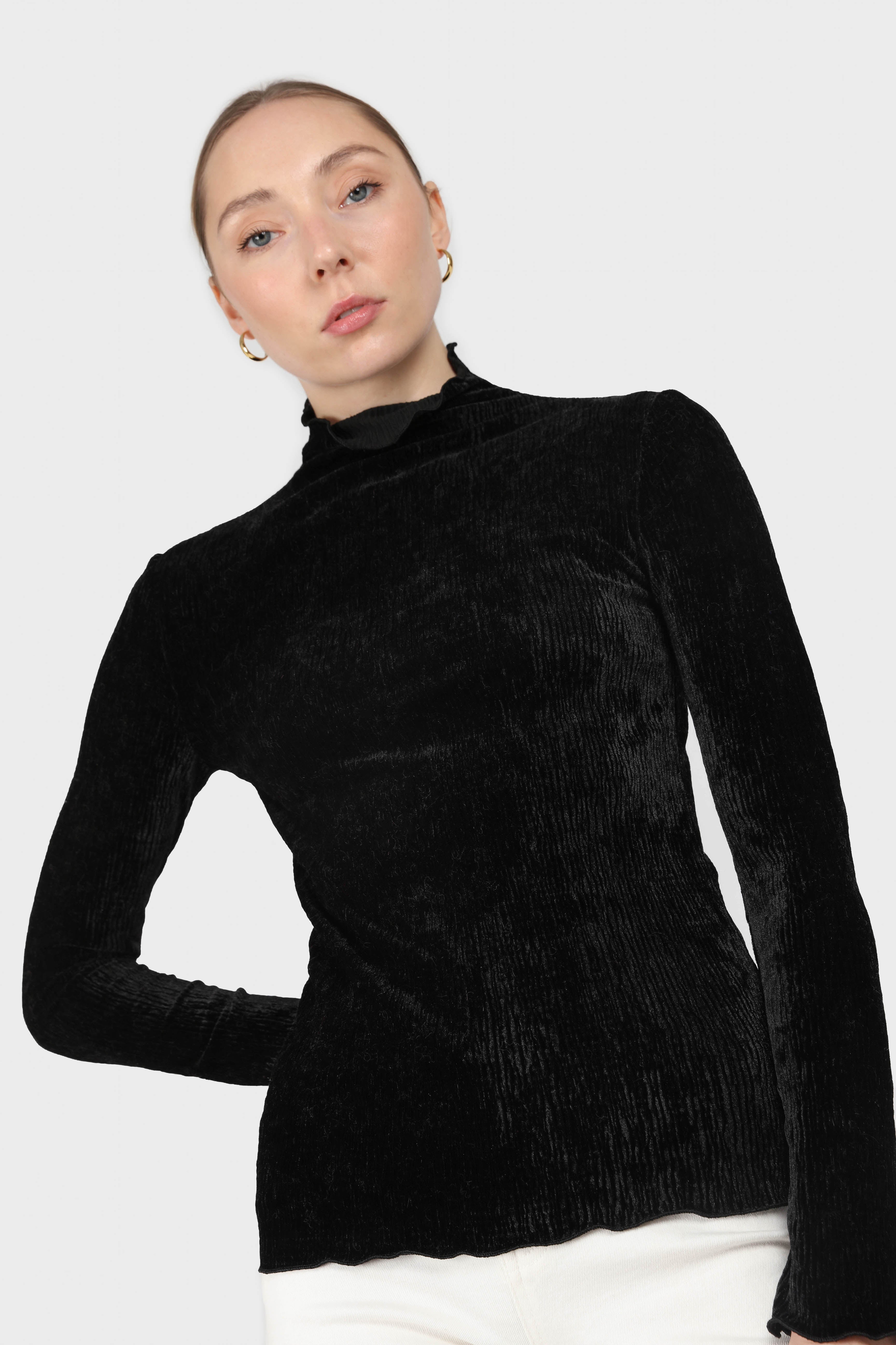 Black wrinkle velvet turtleneck top_11