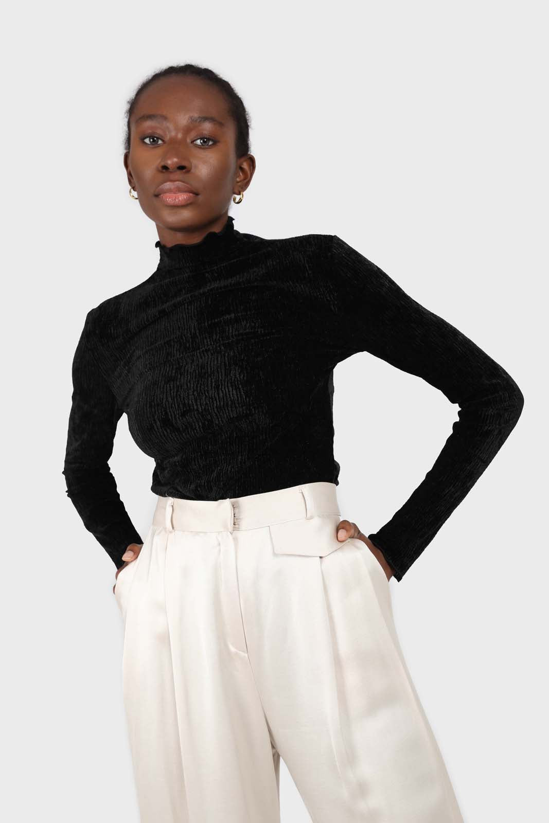 Black wrinkle velvet turtleneck top_18
