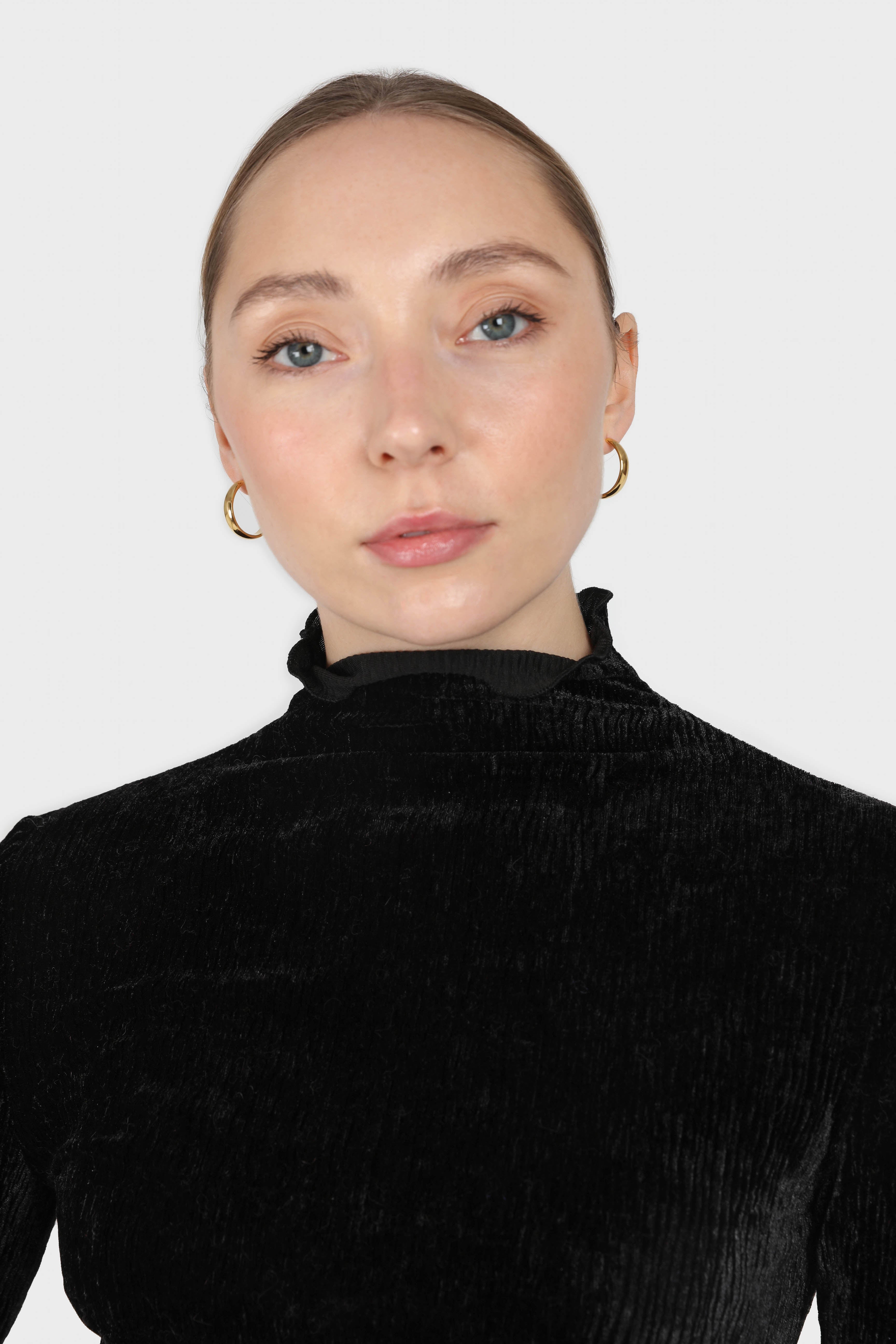 Black wrinkle velvet turtleneck top_13