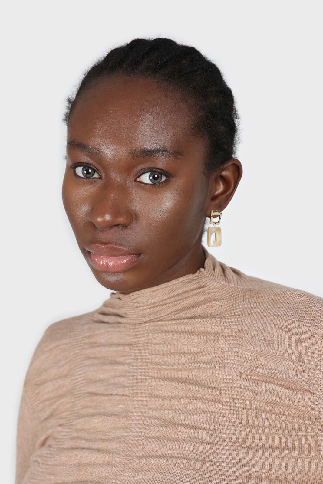 Dark beige wrinkle tier mock neck knit top_4