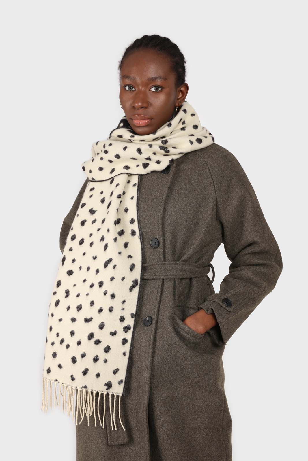 Ivory and black leopard intarsia scarf_2