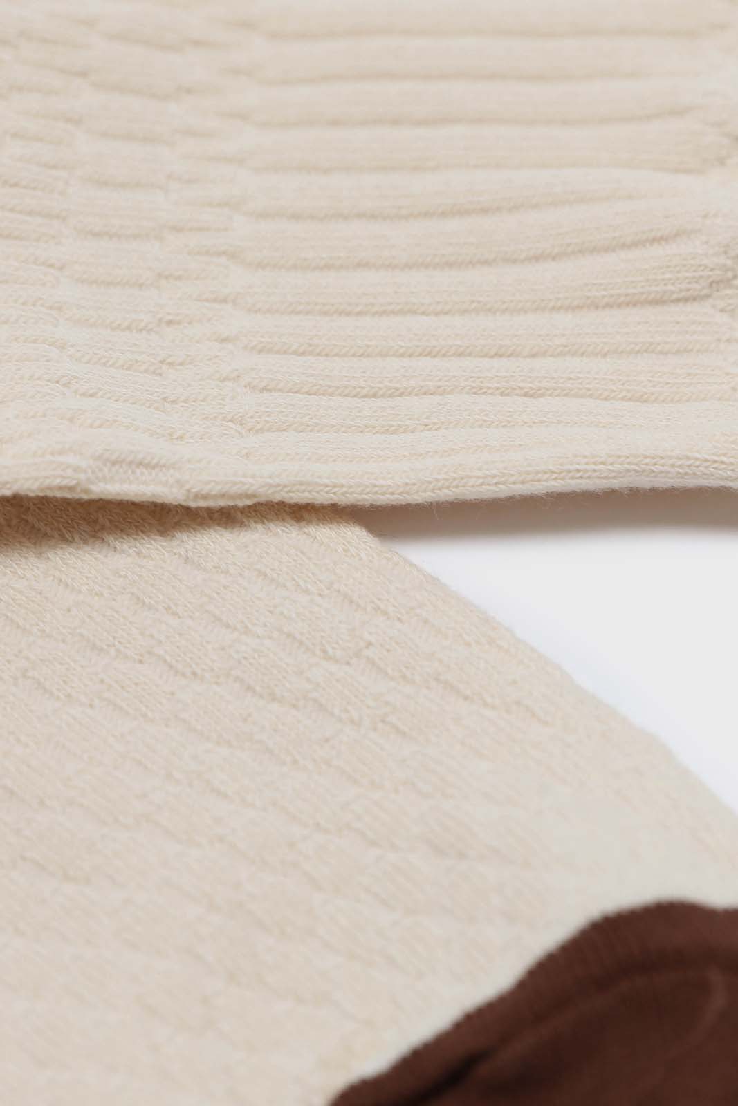 Ivory textured diamond brown trim socks_2