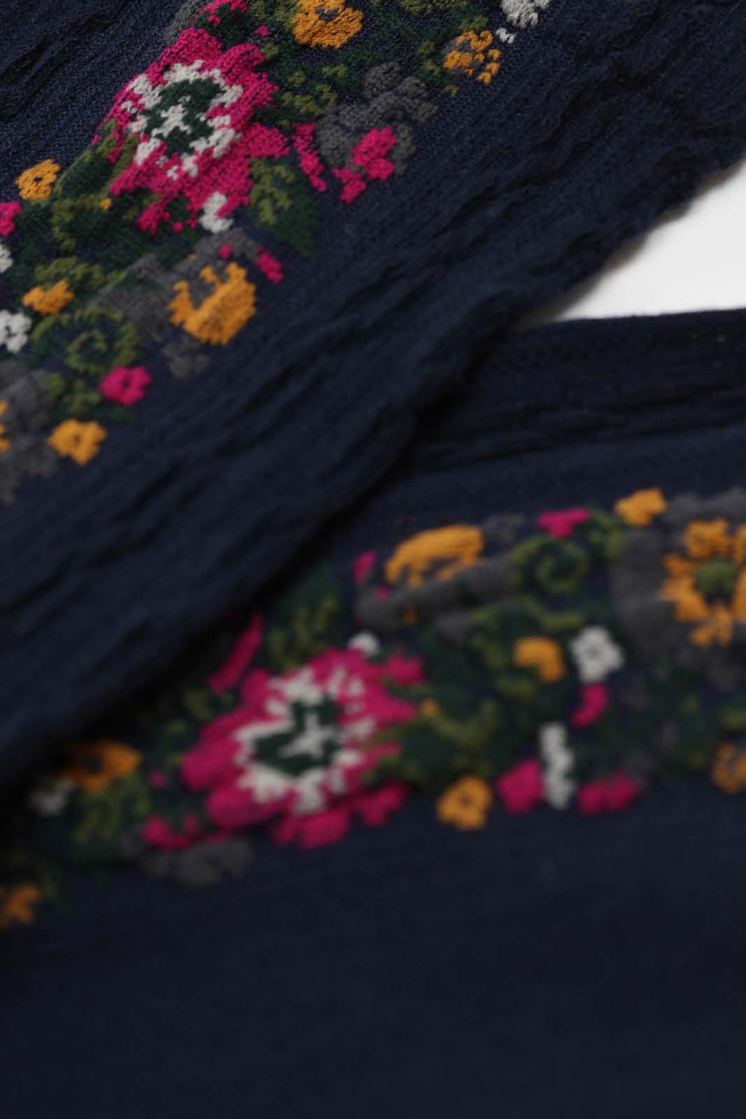 Navy blue textured floral strip socks_4