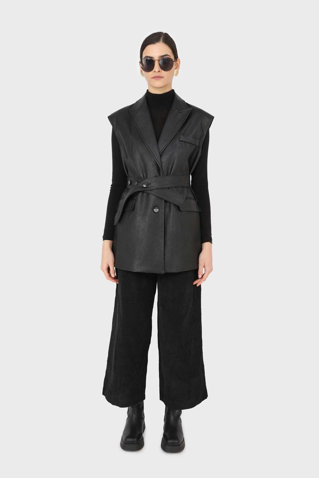 Black vegan leather belted gilet_7