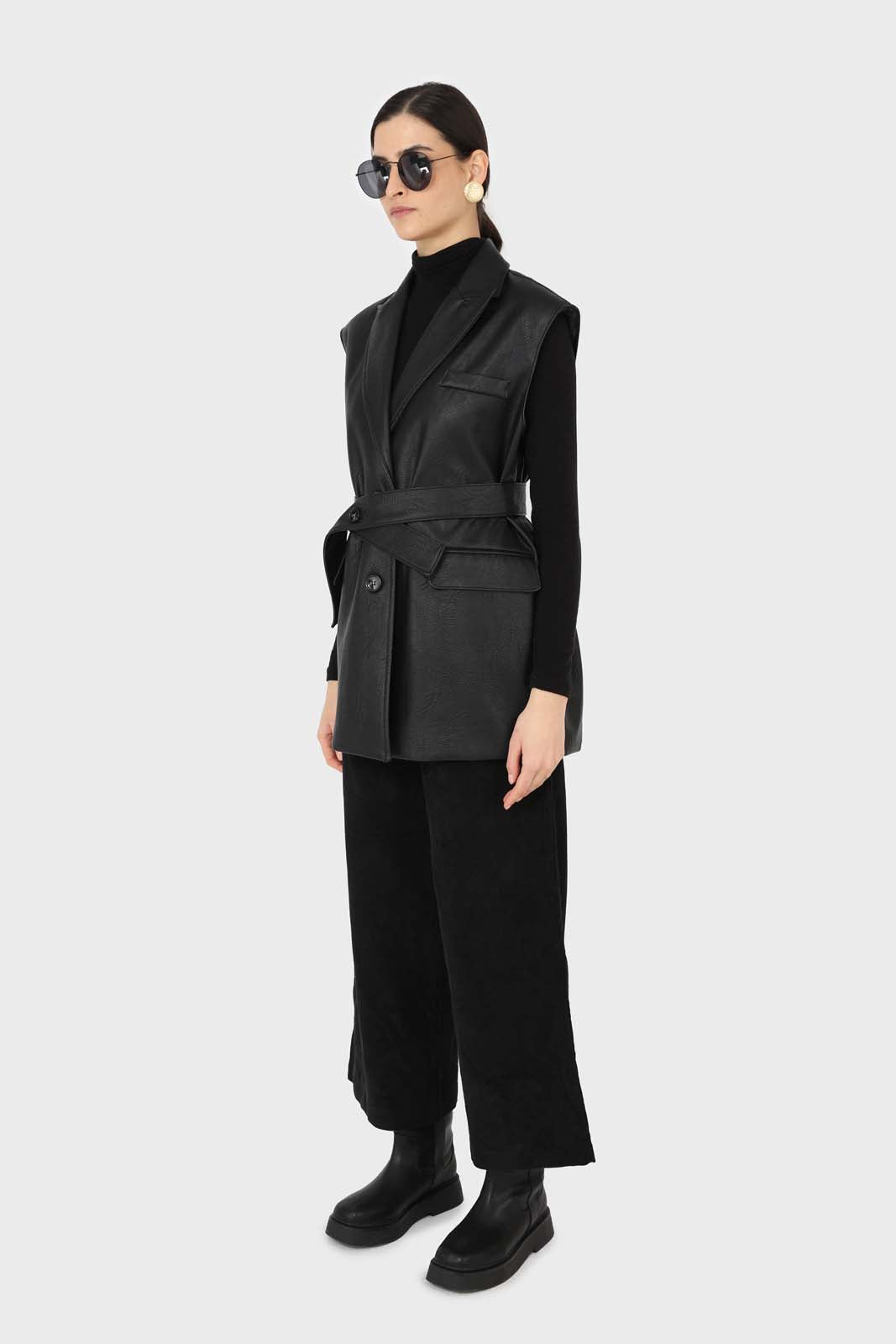 Black vegan leather belted gilet_8