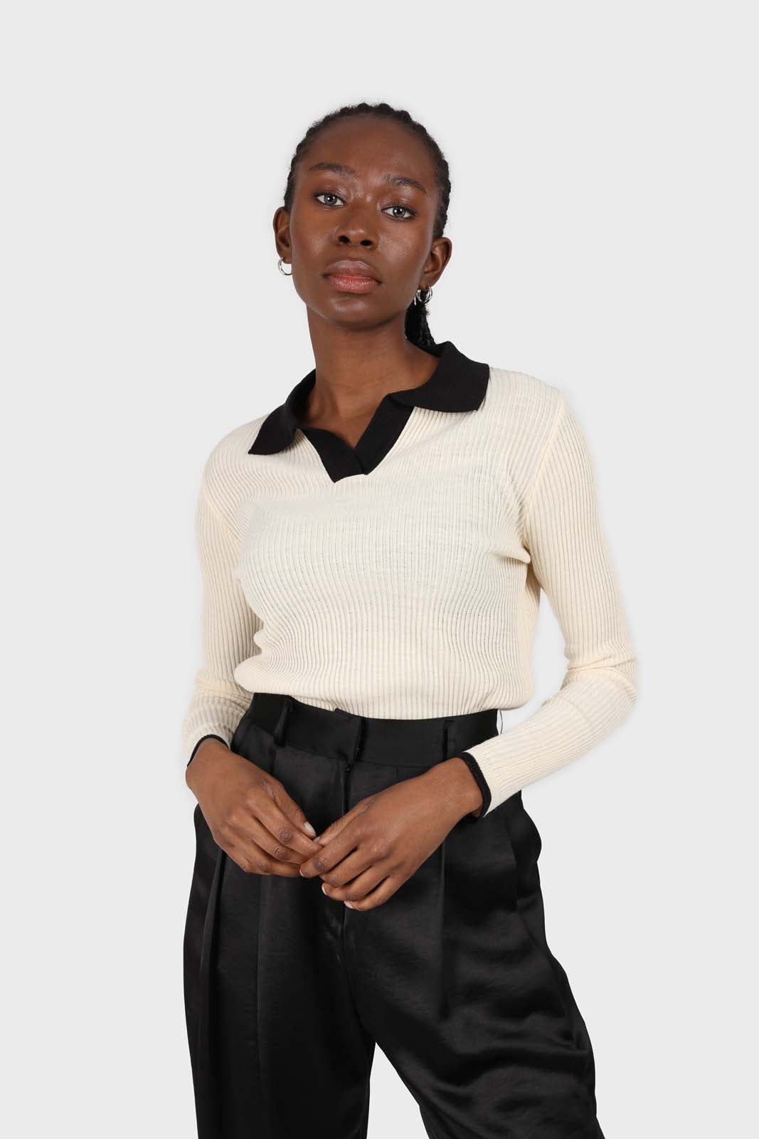 Ivory and black contrast collar knit top_2