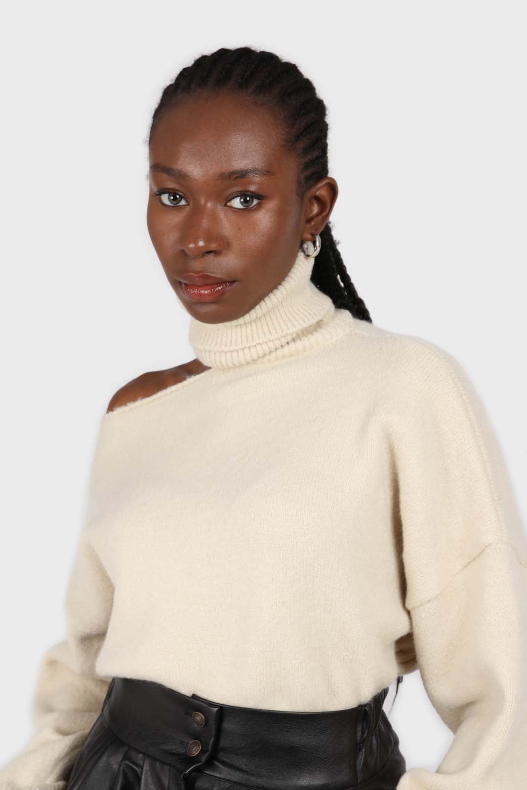 Beige slit neck turtleneck jumper_3