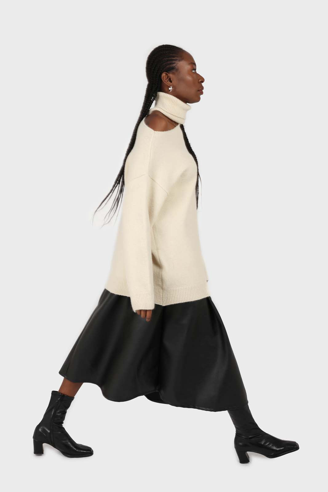Beige slit neck turtleneck jumper_4
