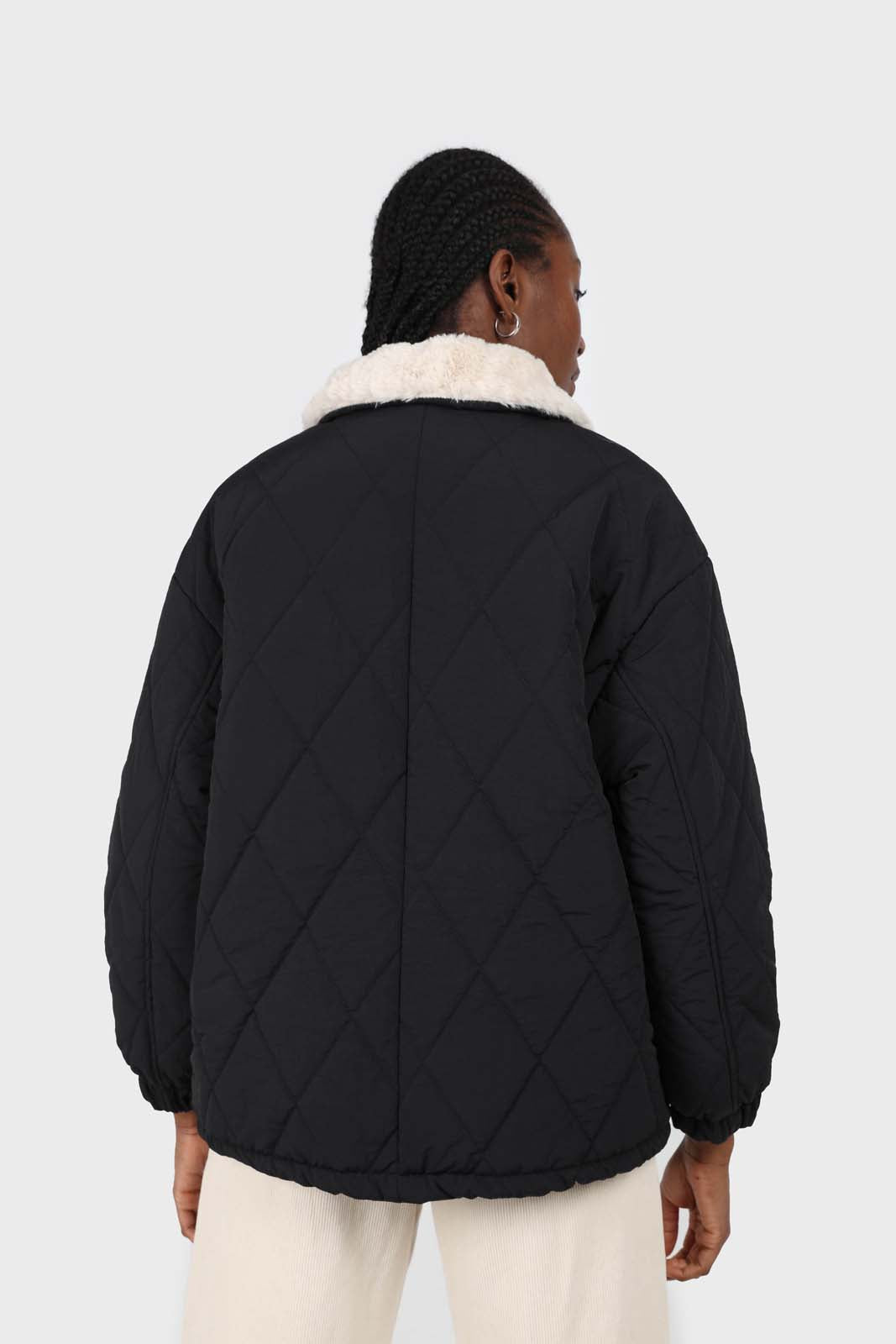 Black and ivory fuzzy pointed collar quilted jacket_6