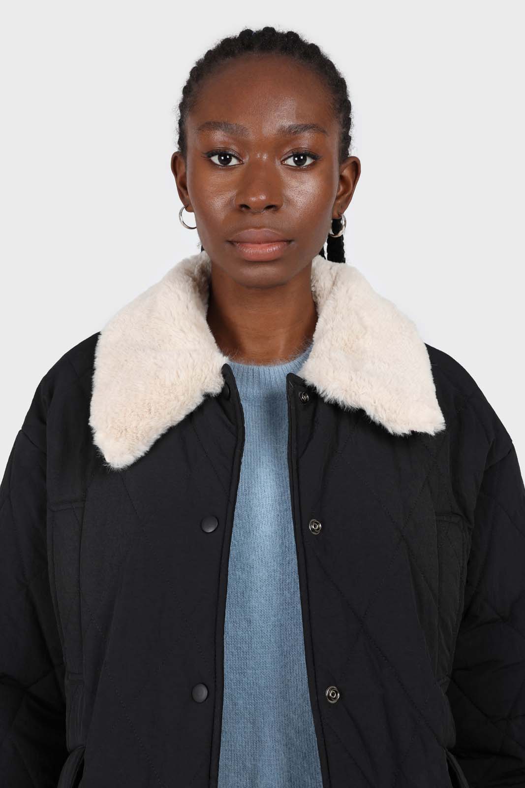 Black and ivory fuzzy pointed collar quilted jacket_8