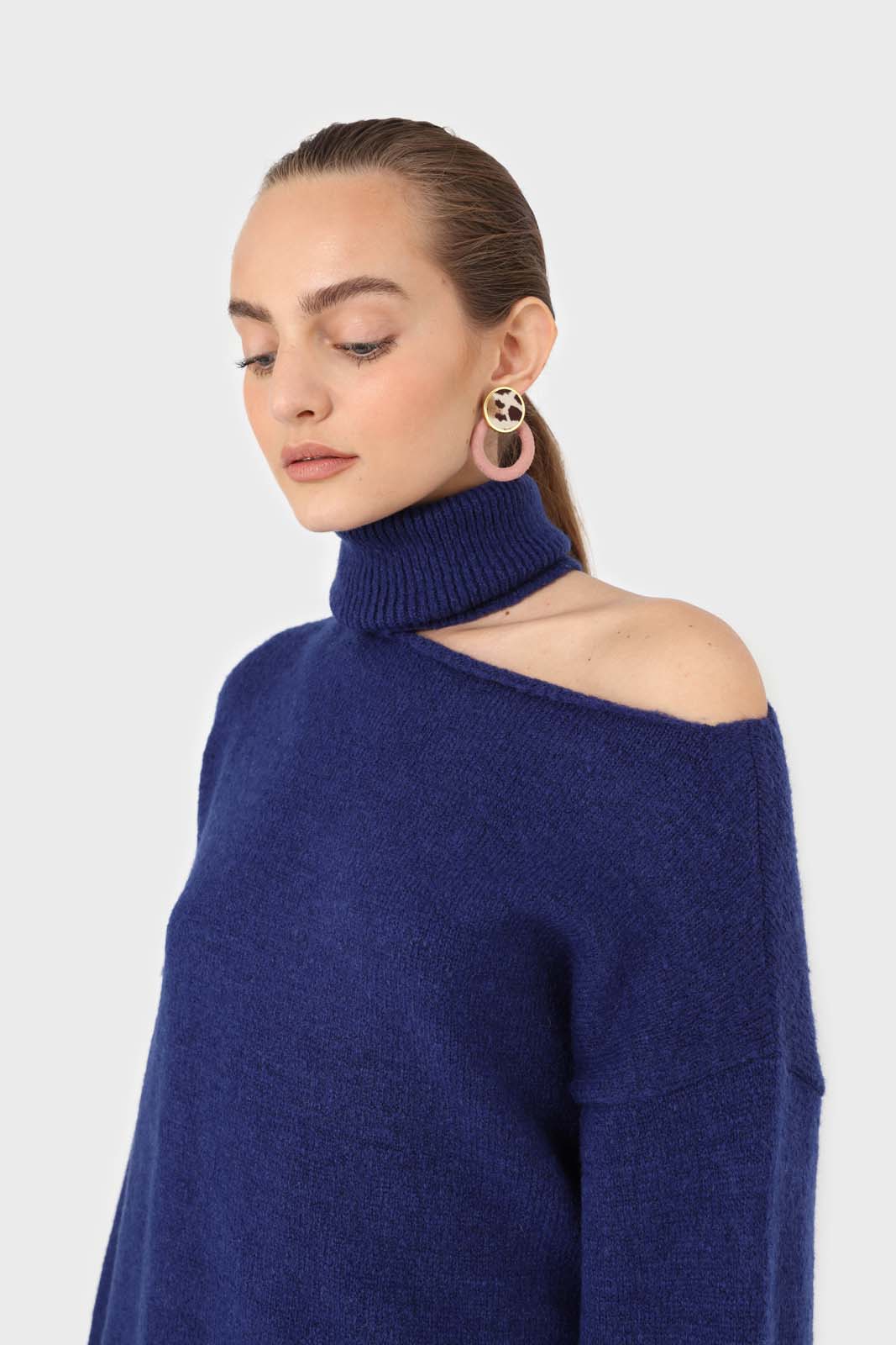 Cobalt blue slit neck turtleneck jumper_6