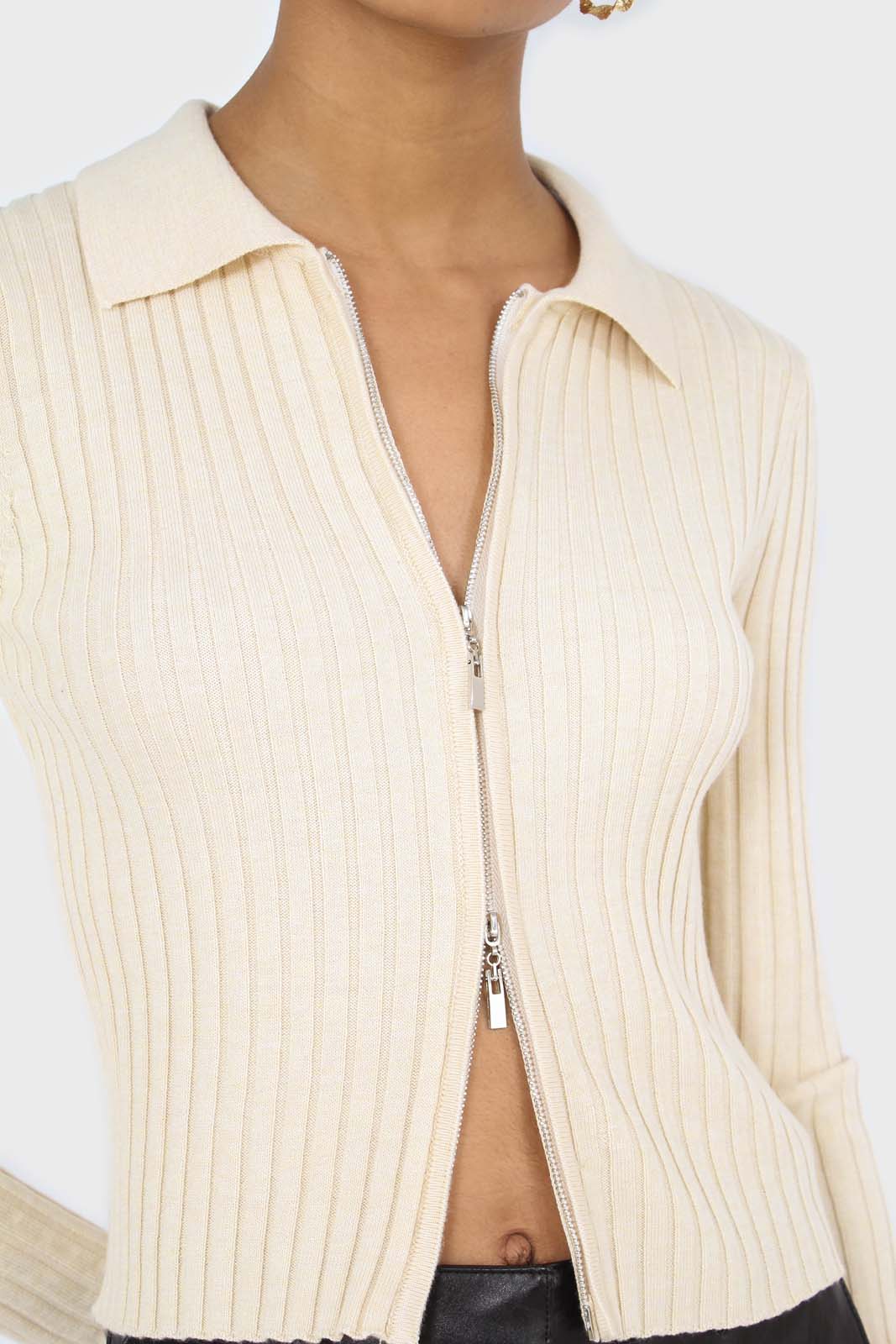 Light beige zip up fitted knit top_9