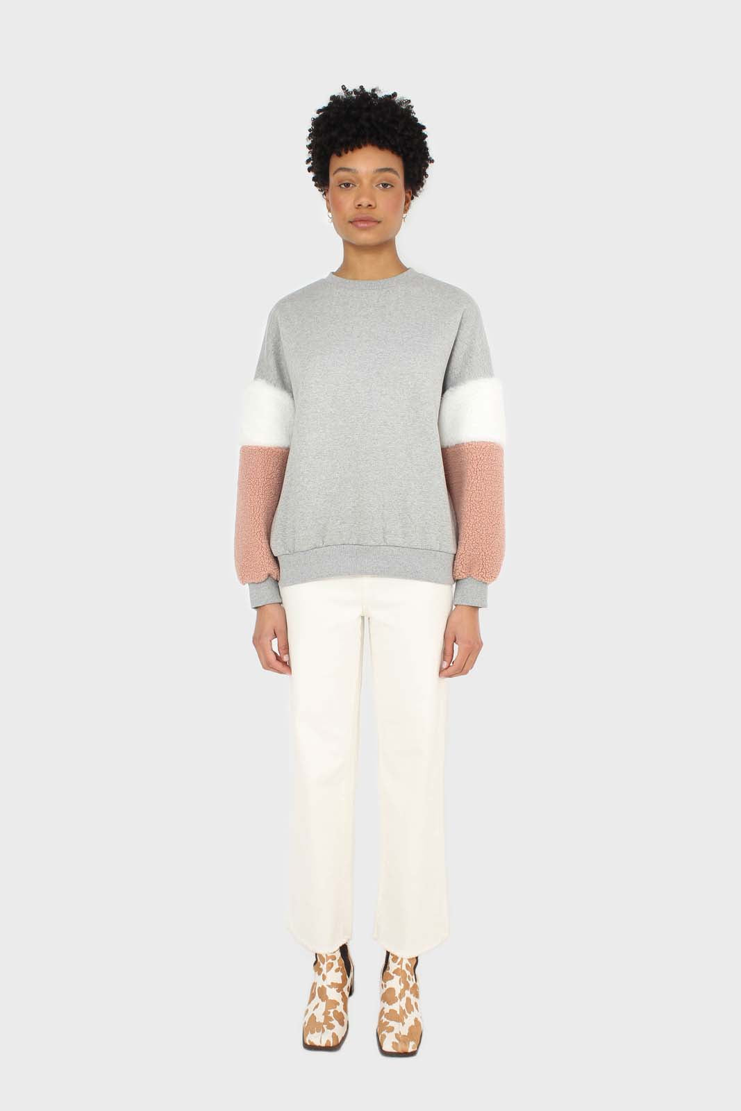 Grey and pink faux fur sleeved sweatshirt_3