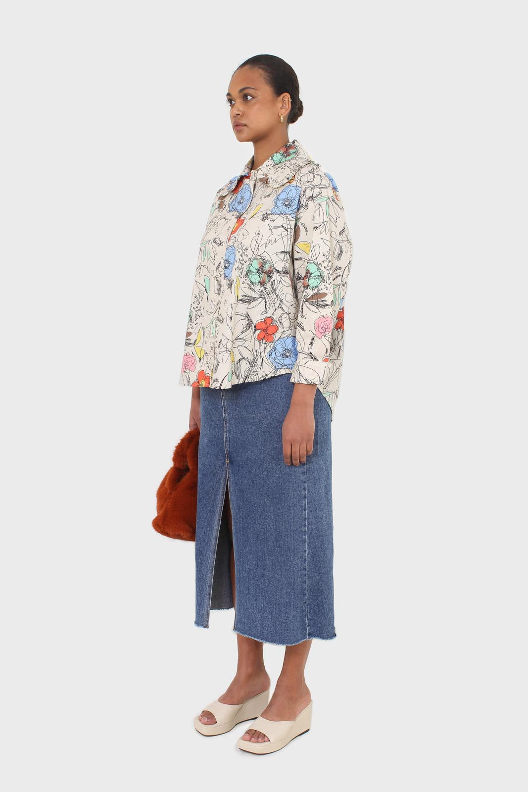 Ivory sketch print large collar blouse_4