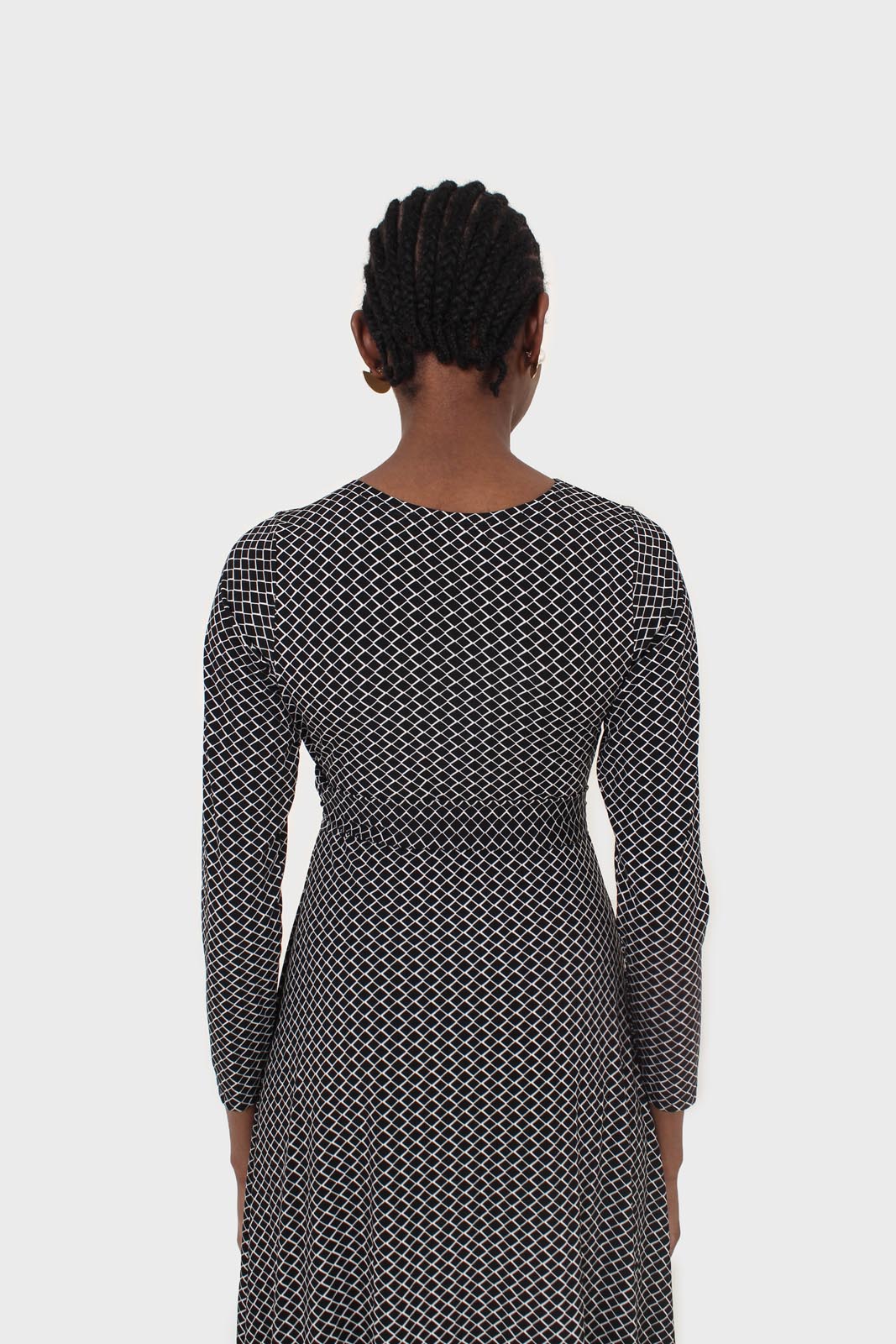 Black and white diamond jersey wrap dress_4