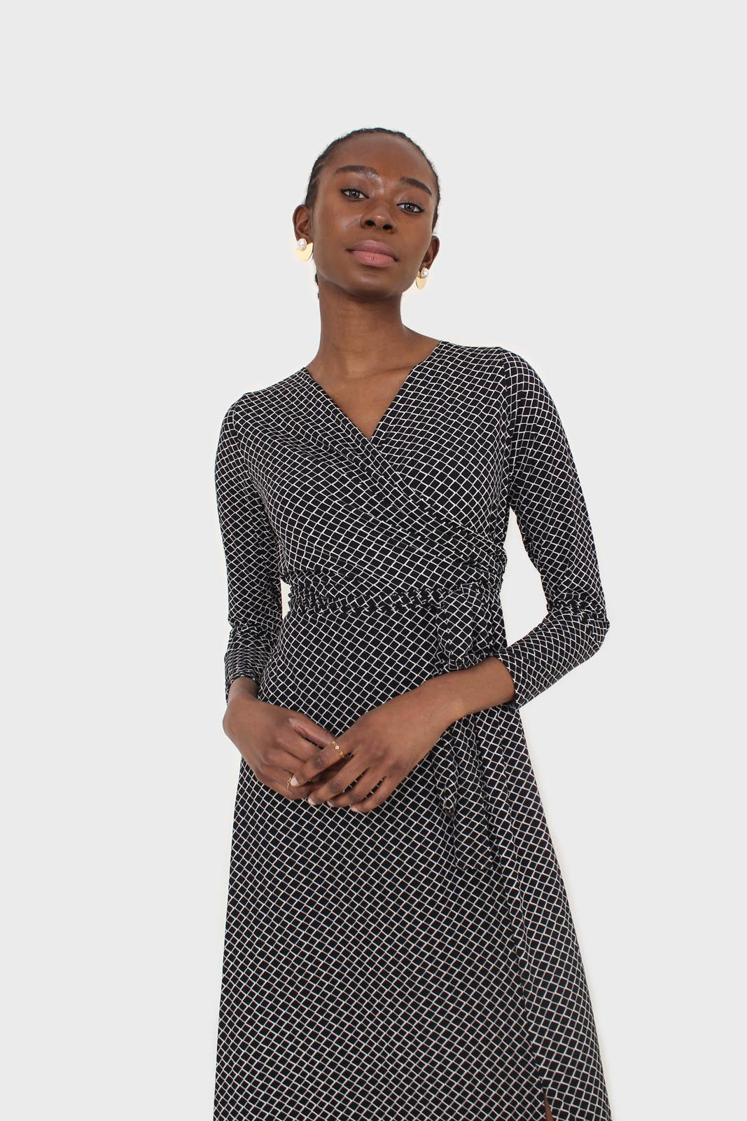 Black and white diamond jersey wrap dress_5