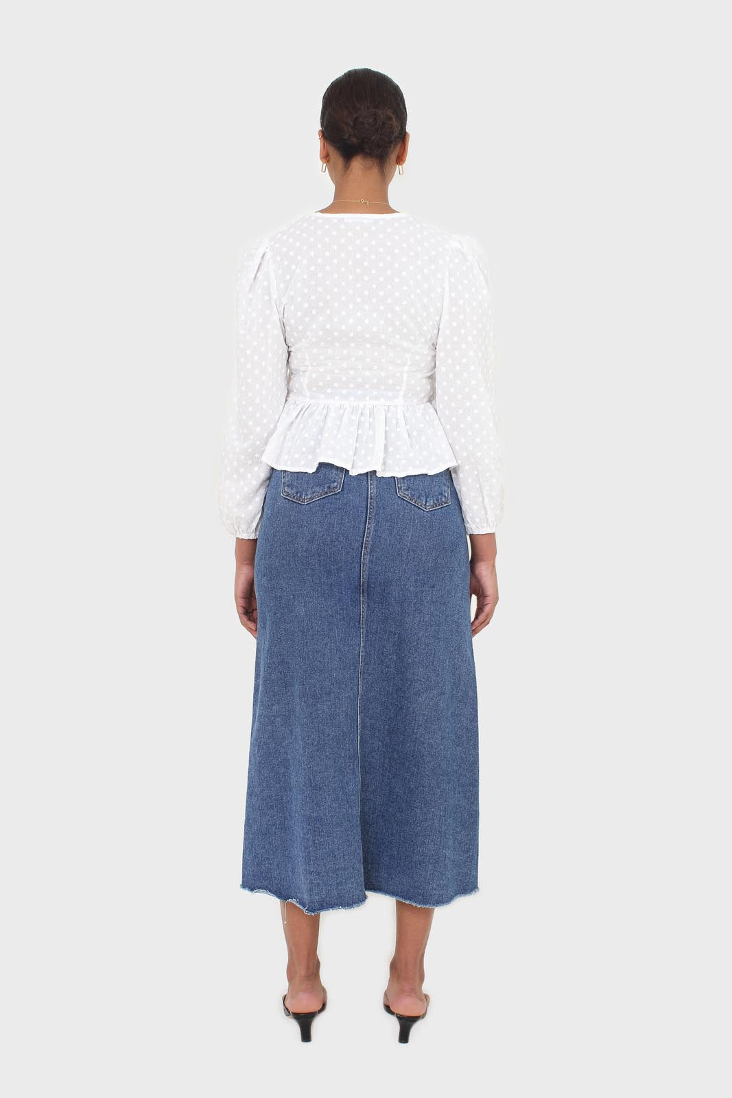 White embroidered floral blouse_5