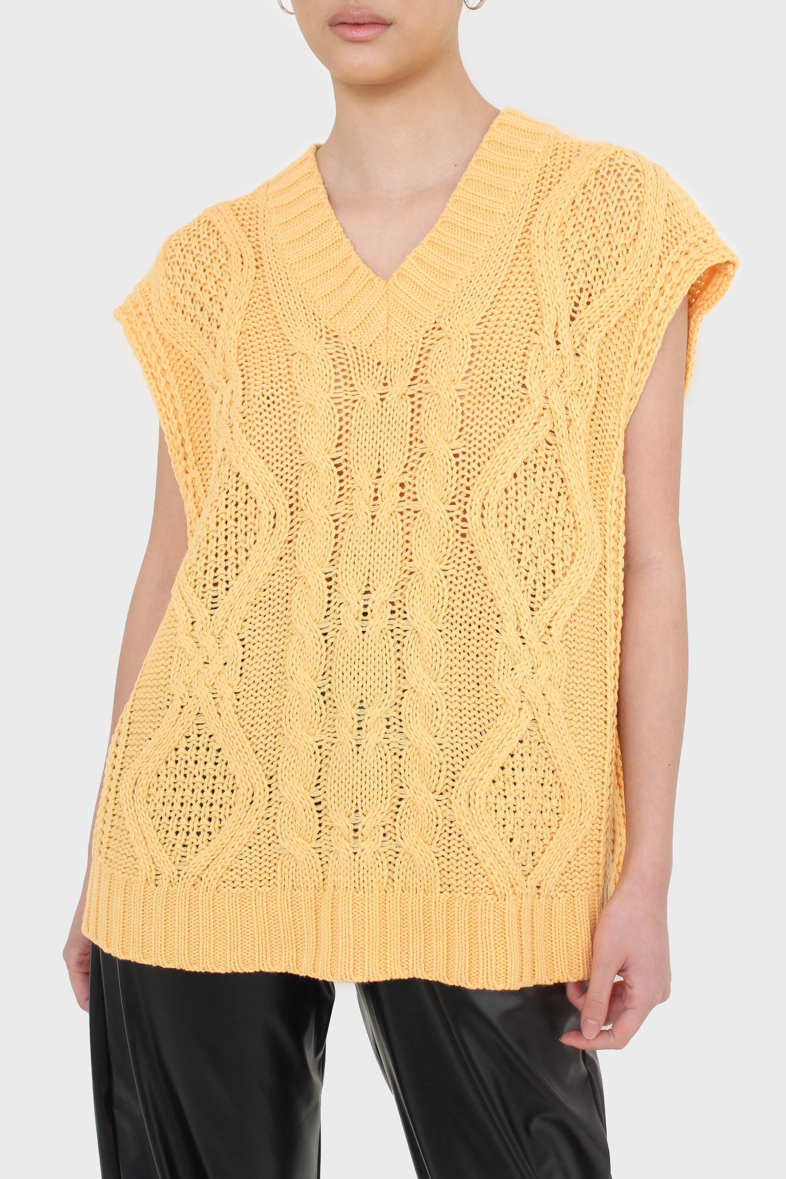 Bright orange cableknit sweater vest_2