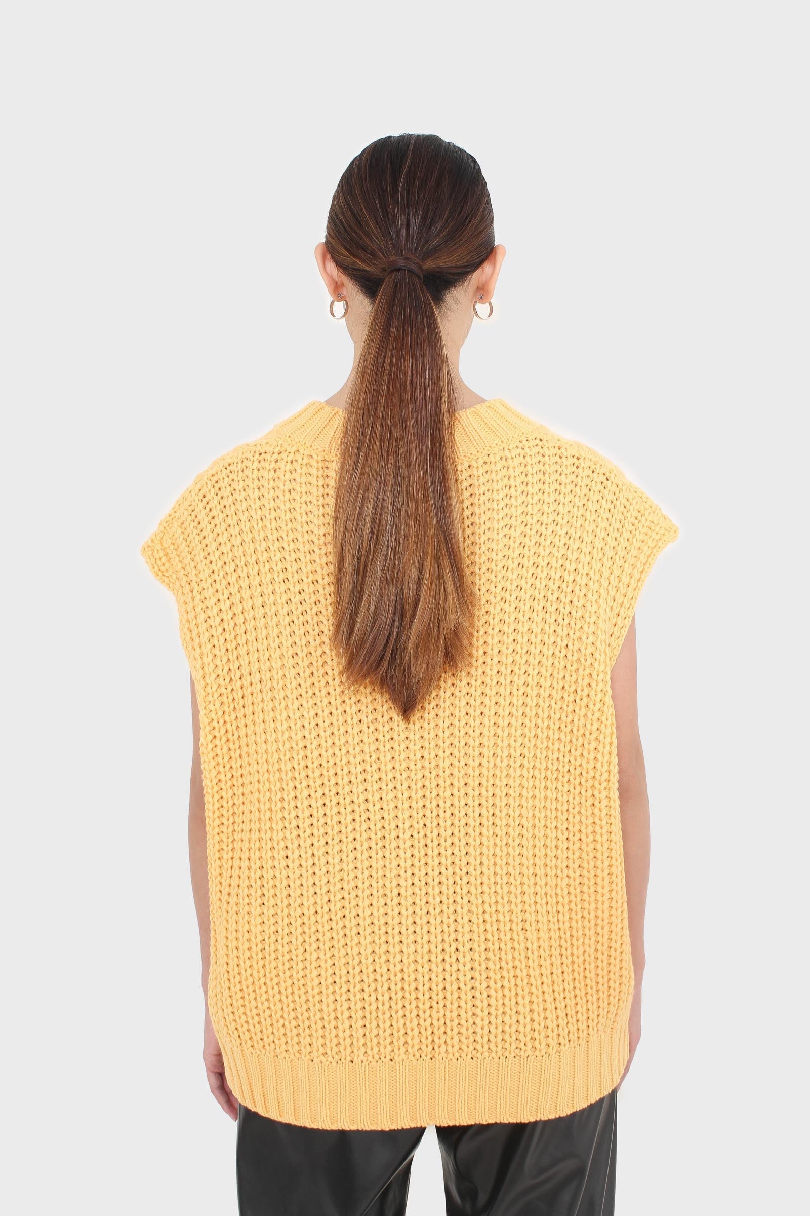 Bright orange cableknit sweater vest_3