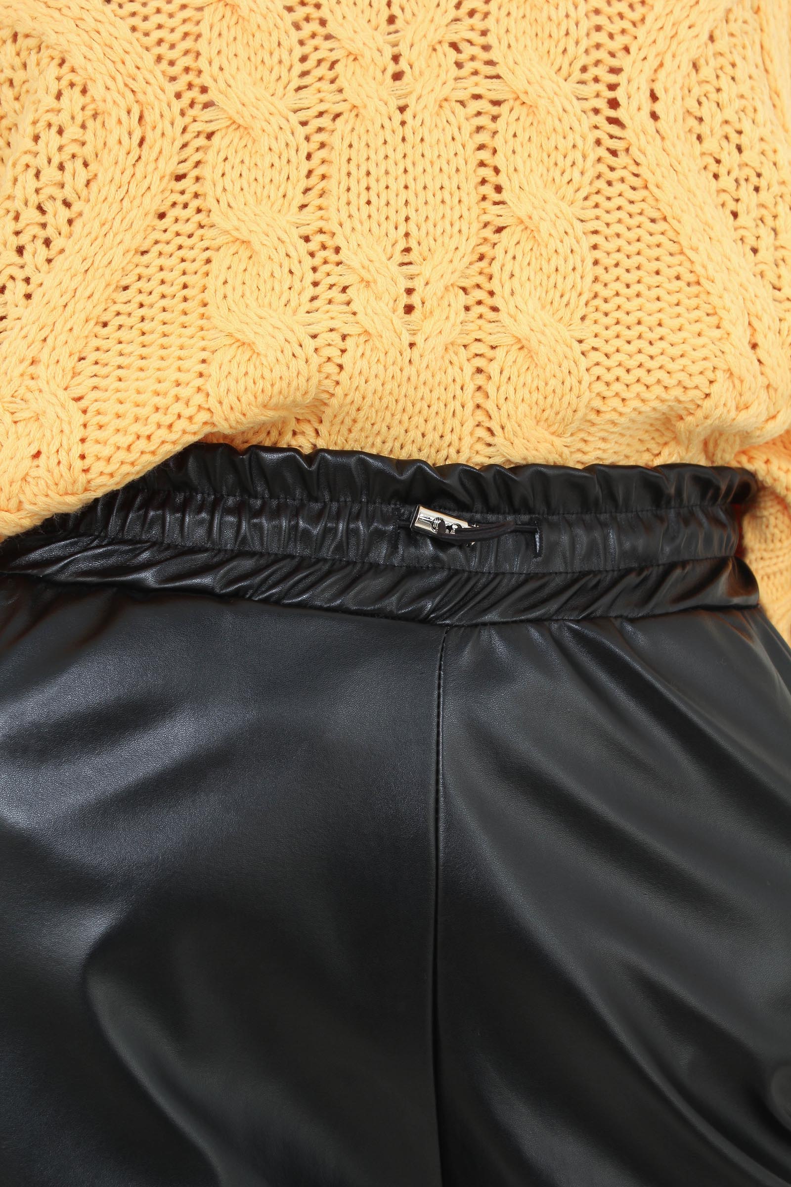 Black vegan leather jogging trousers_4