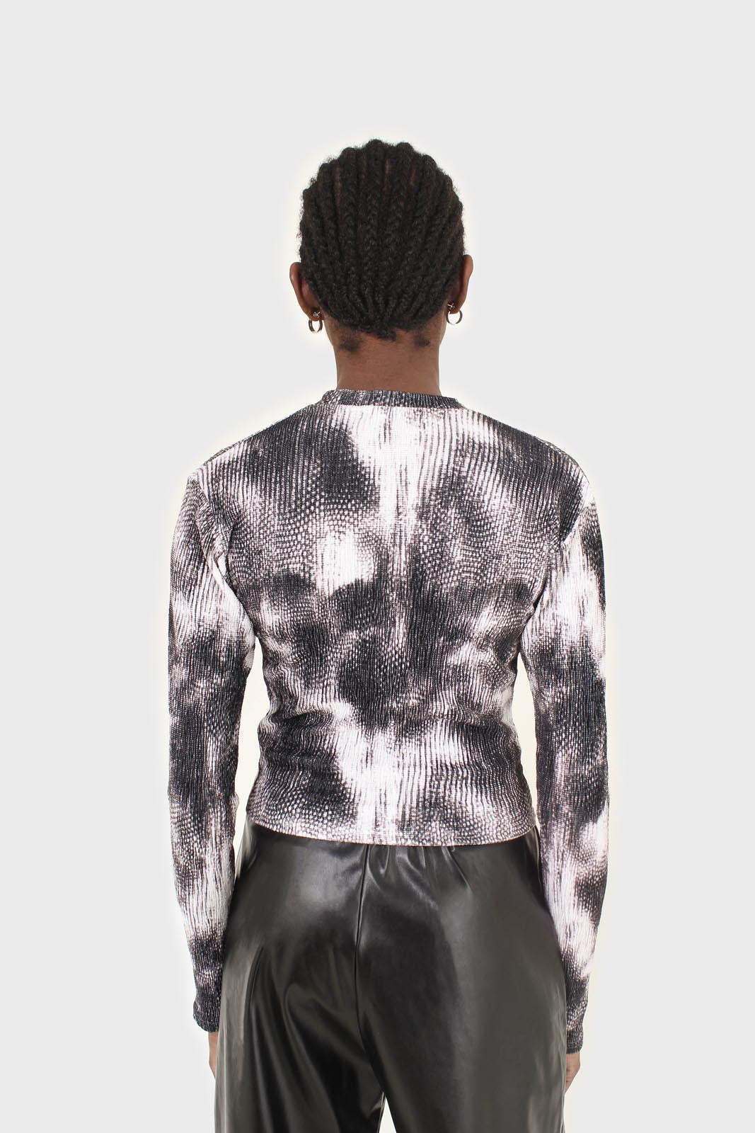 Black tie dye print velvet cropped top_5