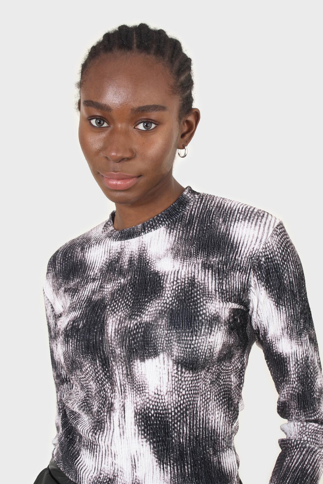 Black tie dye print velvet cropped top_2