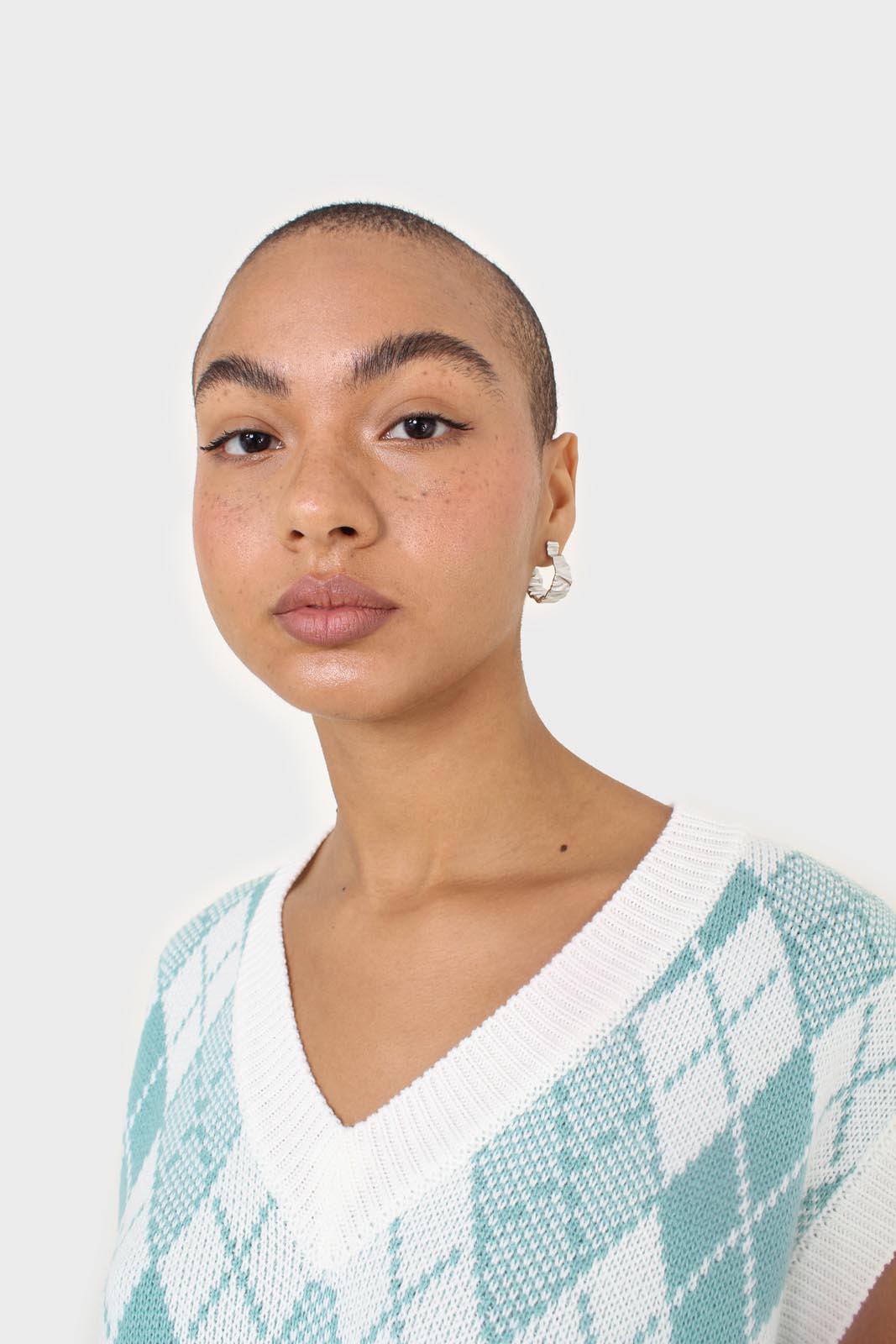 Ivory and blue argyle knit vest_4