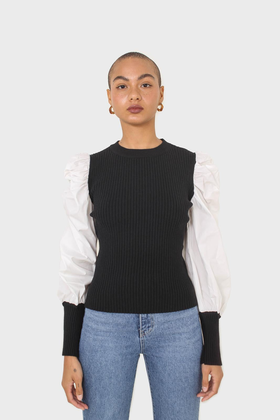 Black knit and white contrast puff sleeved top_3