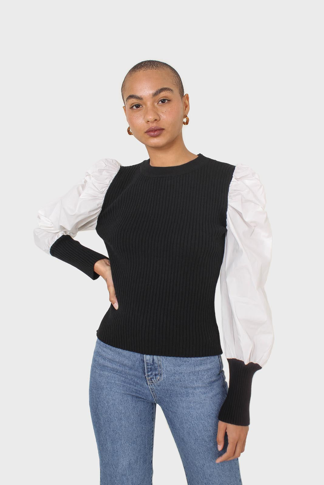 Black knit and white contrast puff sleeved top_4
